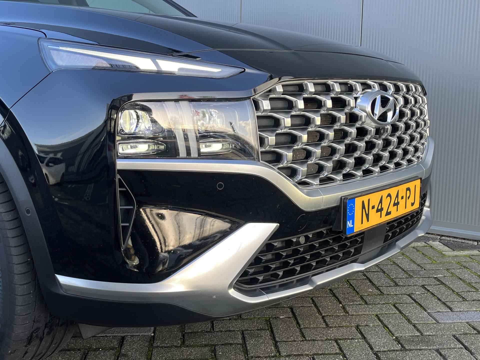 Hyundai Santa Fe 1.6 T-GDI PHEV 265pk Premium 7pers | 360 Camera | Dodehoek detectie | Leder | Stoelventilatie en Stoelverwarming | Elektrische a - 6/42