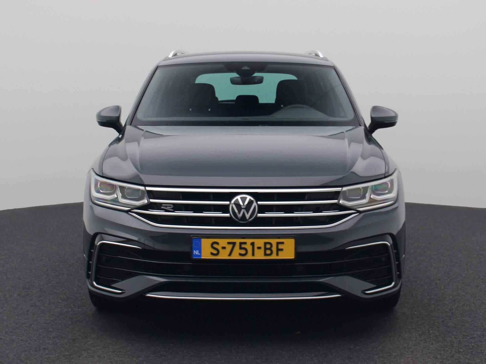Volkswagen Tiguan 1.5 TSI R-Line Business+ 150 PK DSG | Apple Carplay | Android Auto | Navigatie | Adaptive Cruise Contro| 20'' Lichtmetalen velgen Suzuka | Sportonderstel | Achterklep Elektrisch | - 4/43