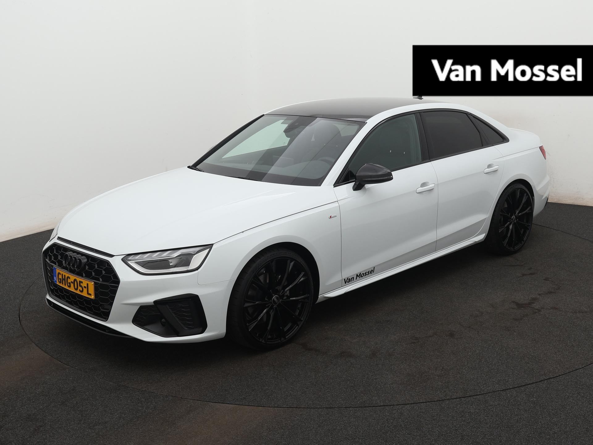 Audi A4 Limousine 35 TFSI S edition Competition 150 PK | S-line | Automaat | Navigatie | Cruise Control | Climate Control | Stoelverwarming | Virtual Cockpit | LED Matrix | 20" Lichtmetalen velgen | Privacy glass |