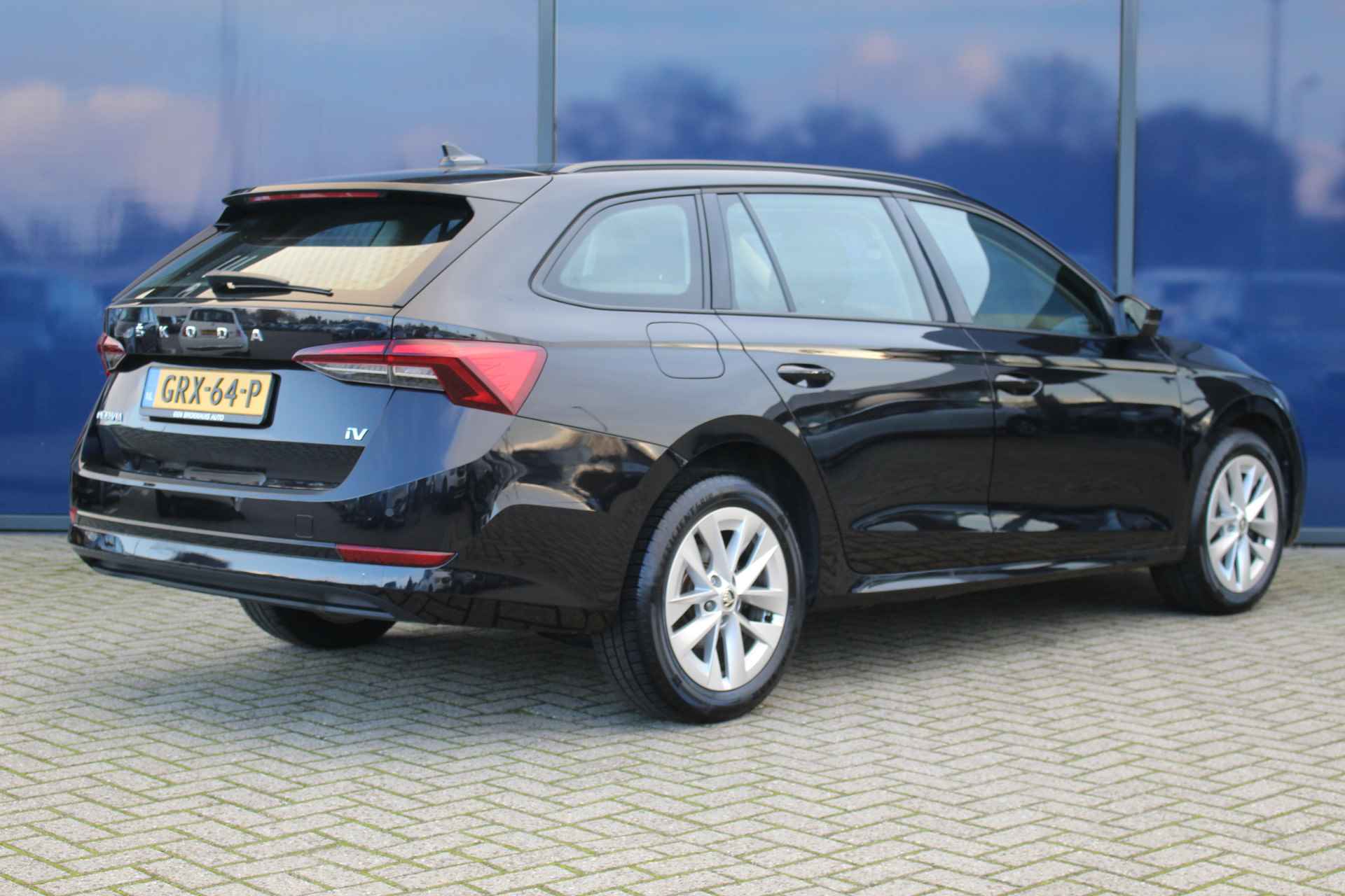 Škoda Octavia Combi 1.4 TSI iV PHEV Style BNS 204 PK | St. Verwarming | LED | Carplay | Climate & cruise contr. | Park Assist | 17" LMV | - 11/32