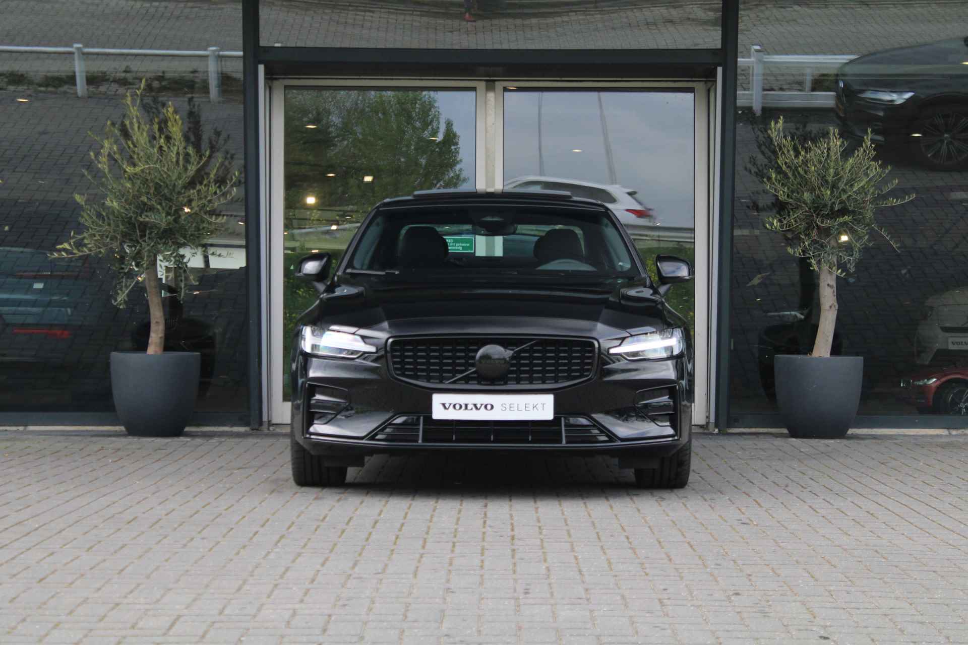 Volvo S60 B4 Plus Dark | HEICO SPORTIV | Panoramadak | Harman/Kardon | Sportstoelen | Adaptive Cruise | BLIS | 20 Inch | Trekhaak - 3/40