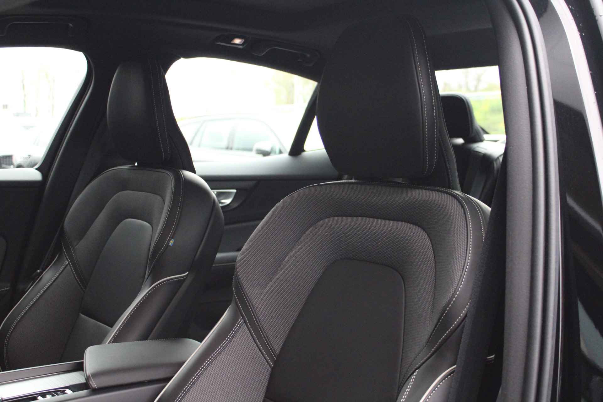 Volvo S60 B4 Plus Dark | HEICO SPORTIV | Panoramadak | Harman/Kardon | Sportstoelen | Adaptive Cruise | BLIS | 20 Inch | Trekhaak - 17/40