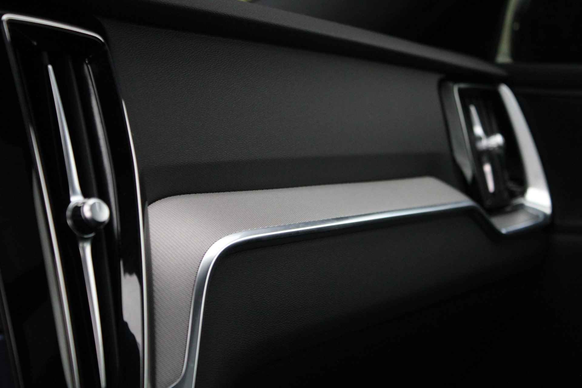 Volvo S60 B4 Plus Dark | HEICO SPORTIV | Panoramadak | Harman/Kardon | Sportstoelen | Adaptive Cruise | BLIS | 20 Inch | Trekhaak - 37/40