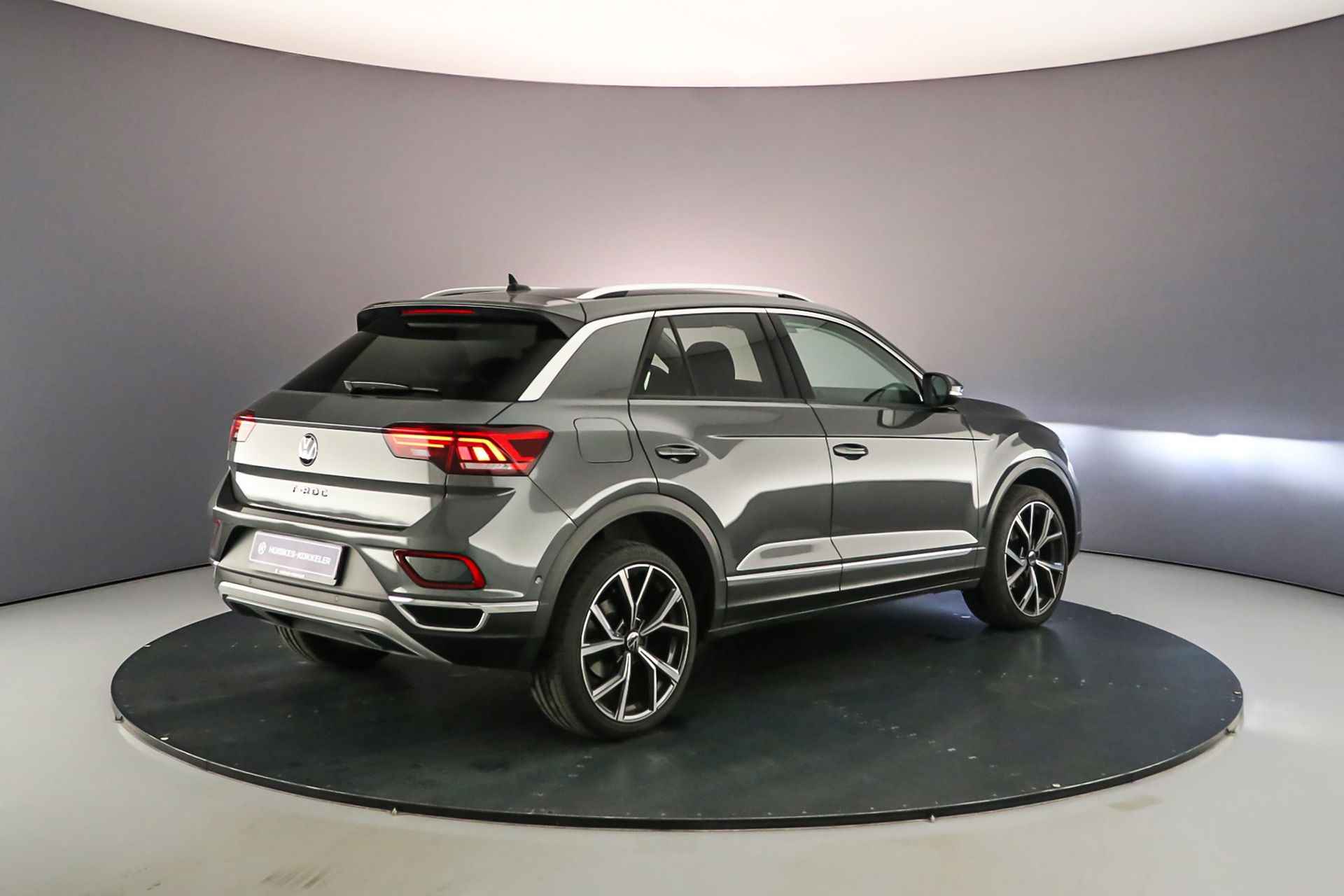 Volkswagen T-Roc Style 1.5 TSI 150pk DSG Automaat Achteruitrijcamera, Navigatie, Stuurwiel verwarmd, Adaptive cruise control, Stoelverwarming, Parkeersensoren, Airco, DAB, LED verlichting - 6/42