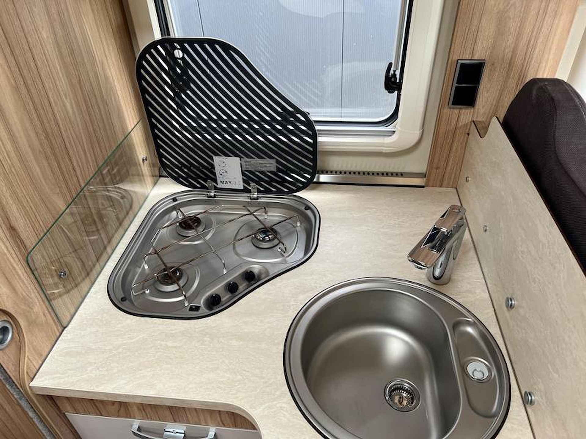 Hymer Tramp 598 GL Hefbed + Queensbed - 12/18