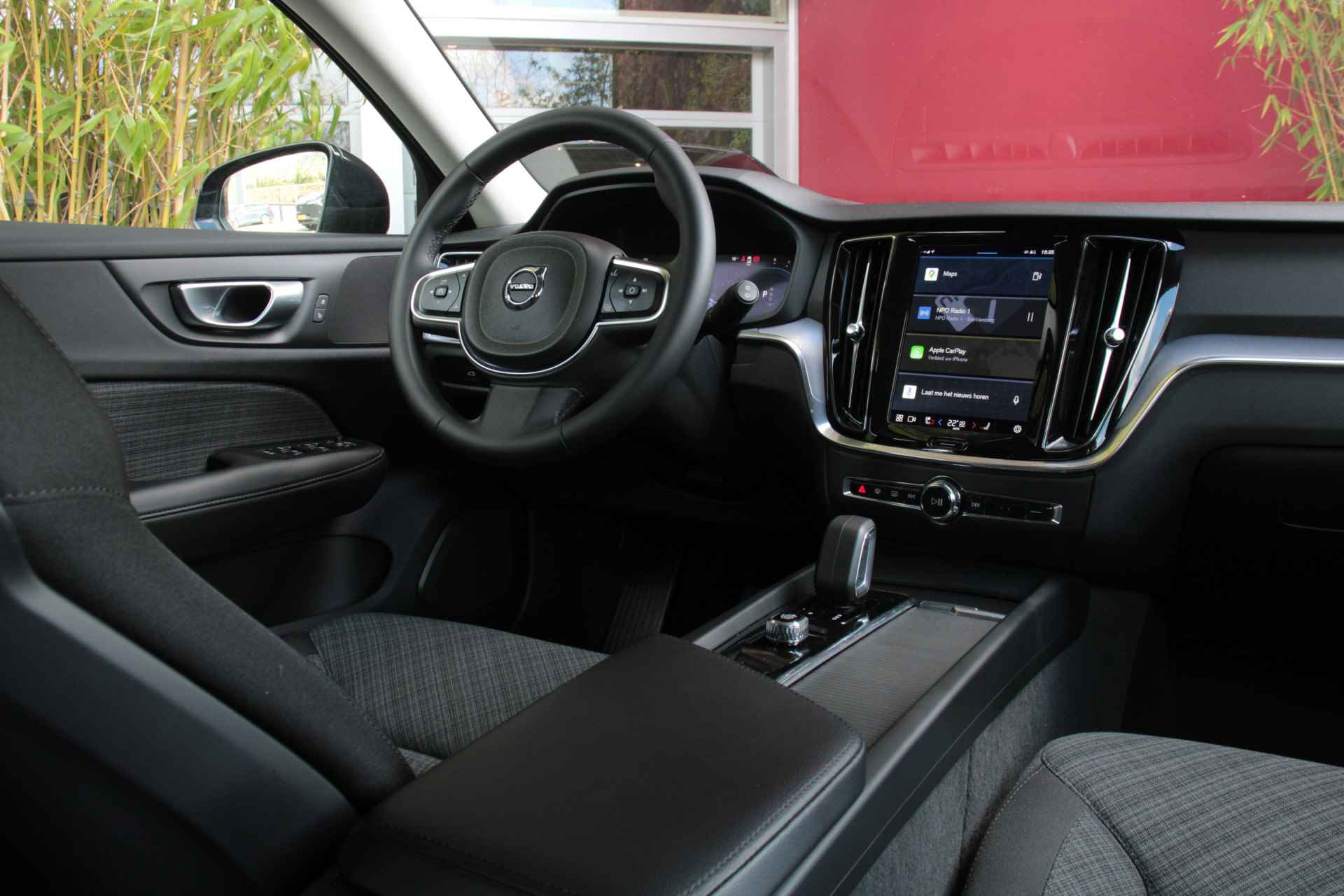 Volvo V60 2.0 B4 Core| Adaptive Cruise| Dodehoek sensoren| Camera achter| Stuur-stoel verwarming - 4/23