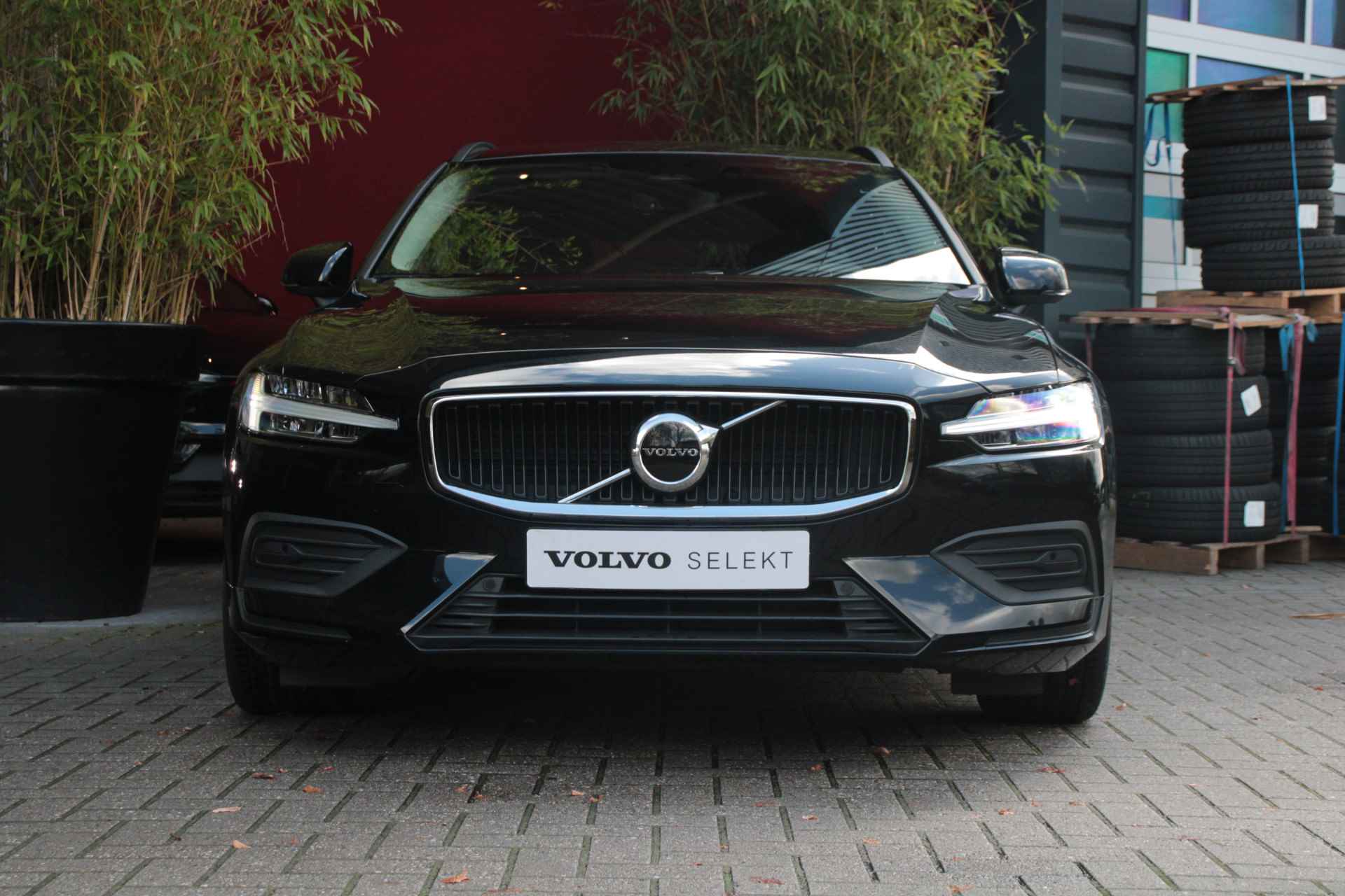 Volvo V60 2.0 B4 Core| Adaptive Cruise| Dodehoek sensoren| Camera achter| Stuur-stoel verwarming - 9/23