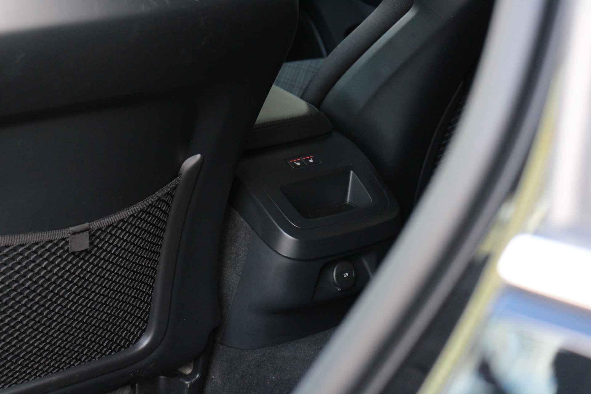 Volvo V60 2.0 B4 Core| Adaptive Cruise| Dodehoek sensoren| Camera achter| Stuur-stoel verwarming - 19/23