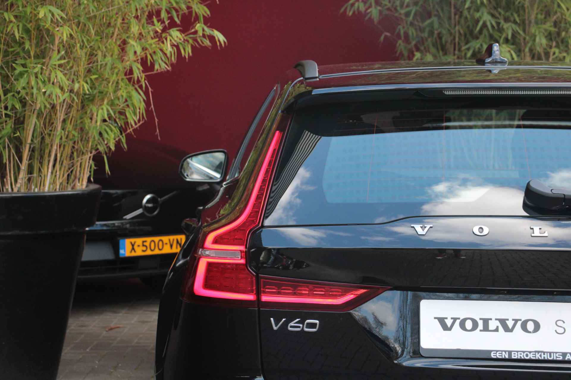 Volvo V60 2.0 B4 Core| Adaptive Cruise| Dodehoek sensoren| Camera achter| Stuur-stoel verwarming - 23/23