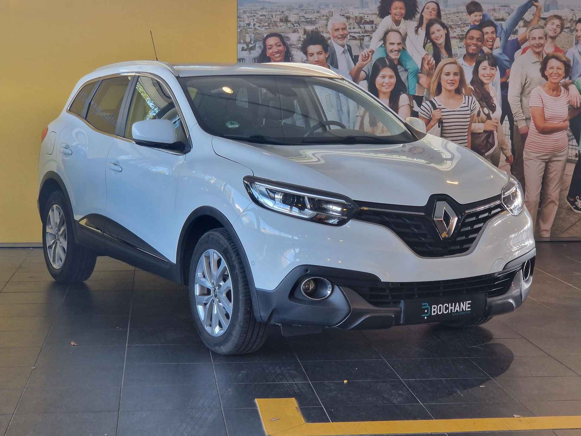 Renault Kadjar 1.2 TCe 130 EDC Intens AUTOMAAT | NAVIGATIE | TREKHAAK | ACHTERUITRIJCAMERA | PARKEERSENSOREN VOOR-EN ACHTER | CLIMATE CONTROL - 4/28