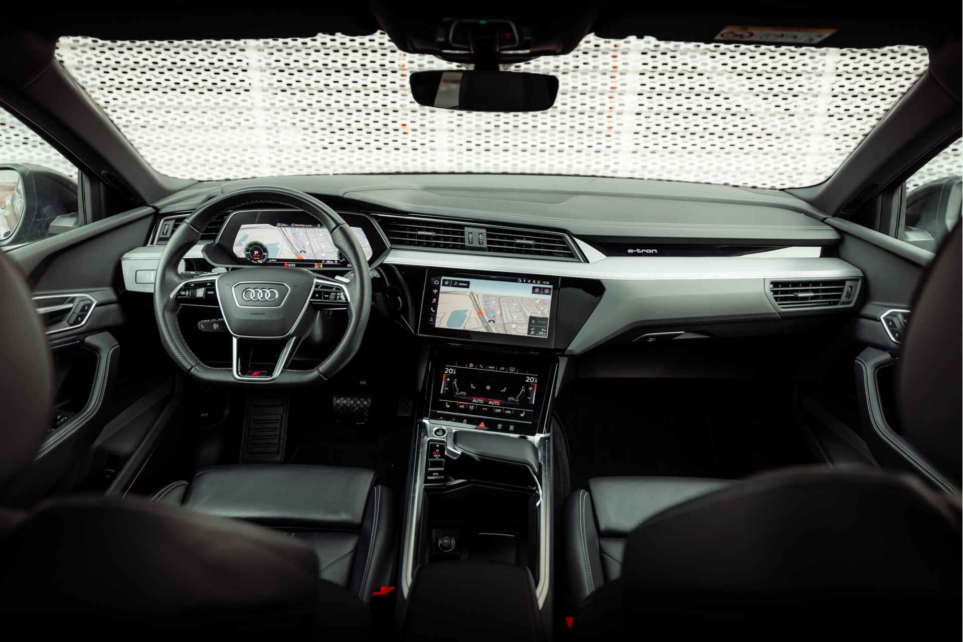 Audi e-tron 50 quattro S edition 71 kWh | Panoramadak | Leder Valcona | Bang & Olufsen | Optiek zwart | 21" LM velgen - 17/34