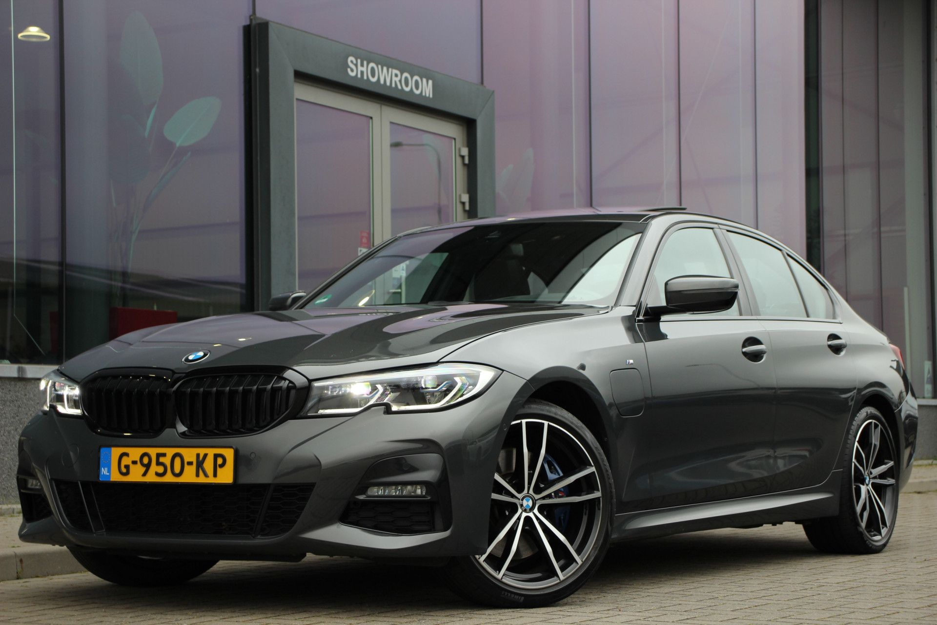 BMW 3-serie 330e eDrive Edition M-Sport | Schuifdak | H/K | Leder | Orig. NL | Dealeronderhouden bij viaBOVAG.nl