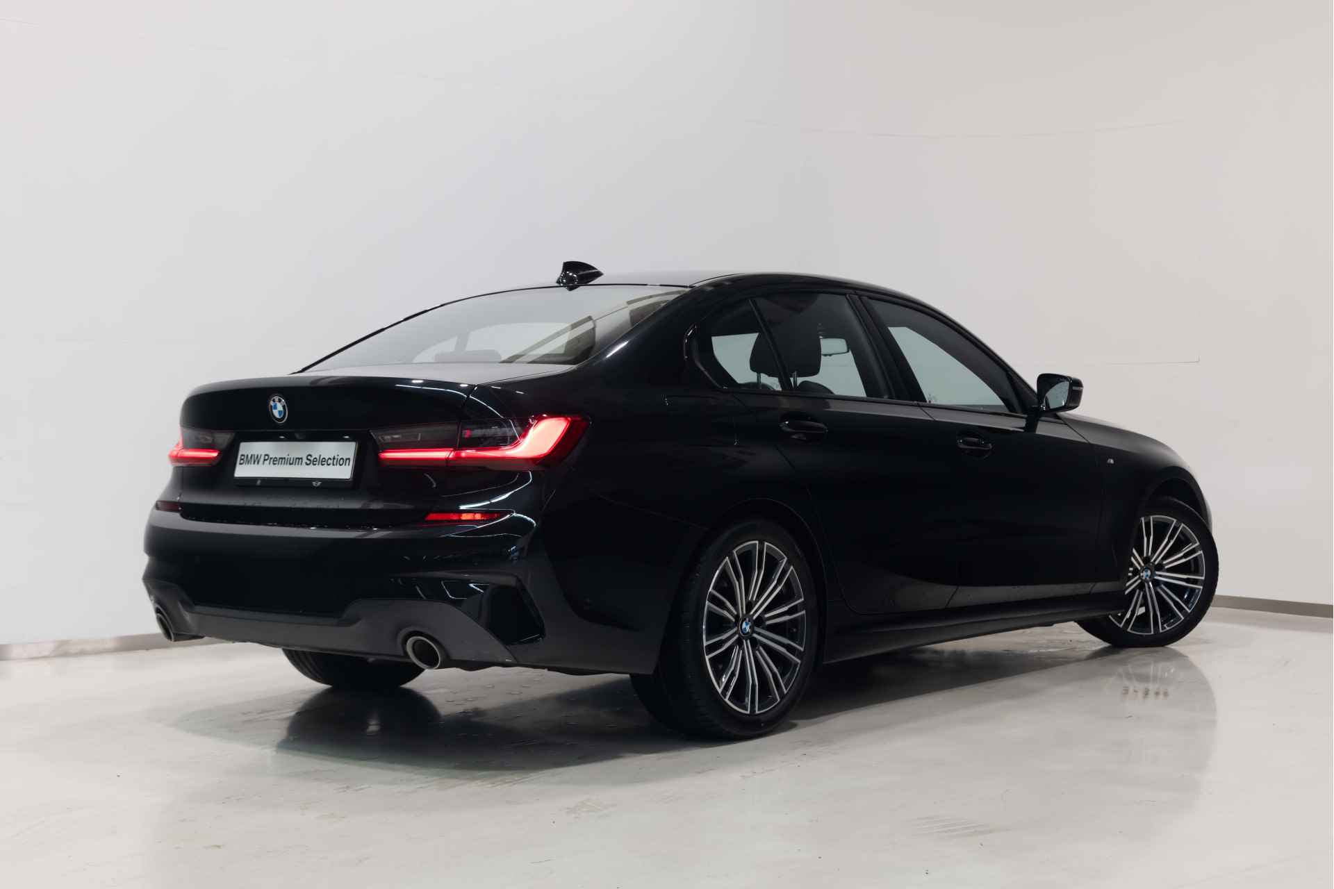 BMW 3 Serie Sedan 320i High Executive Edition M Sportpakket Aut. - 2/31