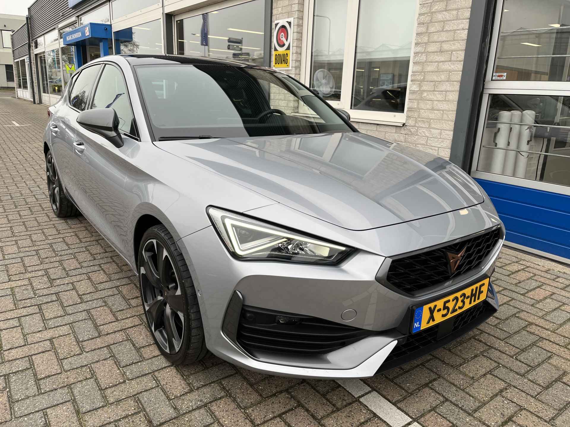 CUPRA Leon 1.4 e-Hybrid VZ Performance / AUTOMAAT/ PANO/ NAVI/ FULL-LINK/ MATRIX/ ELEKTR. STOEL/ CAMERA/ STOEL-STUURVERWARM./ TREKHAAK/ DAB/ VIRTUAL COCKPIT/ CRUISE/ 19'' LMV - 41/44