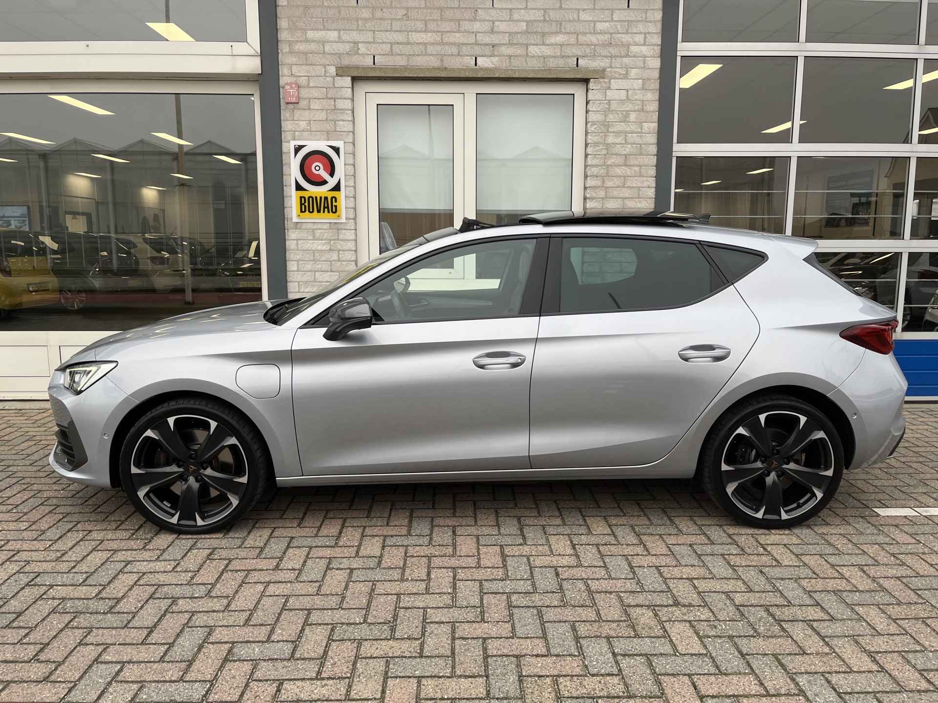 CUPRA Leon 1.4 e-Hybrid VZ Performance / AUTOMAAT/ PANO/ NAVI/ FULL-LINK/ MATRIX/ ELEKTR. STOEL/ CAMERA/ STOEL-STUURVERWARM./ TREKHAAK/ DAB/ VIRTUAL COCKPIT/ CRUISE/ 19'' LMV - 3/44