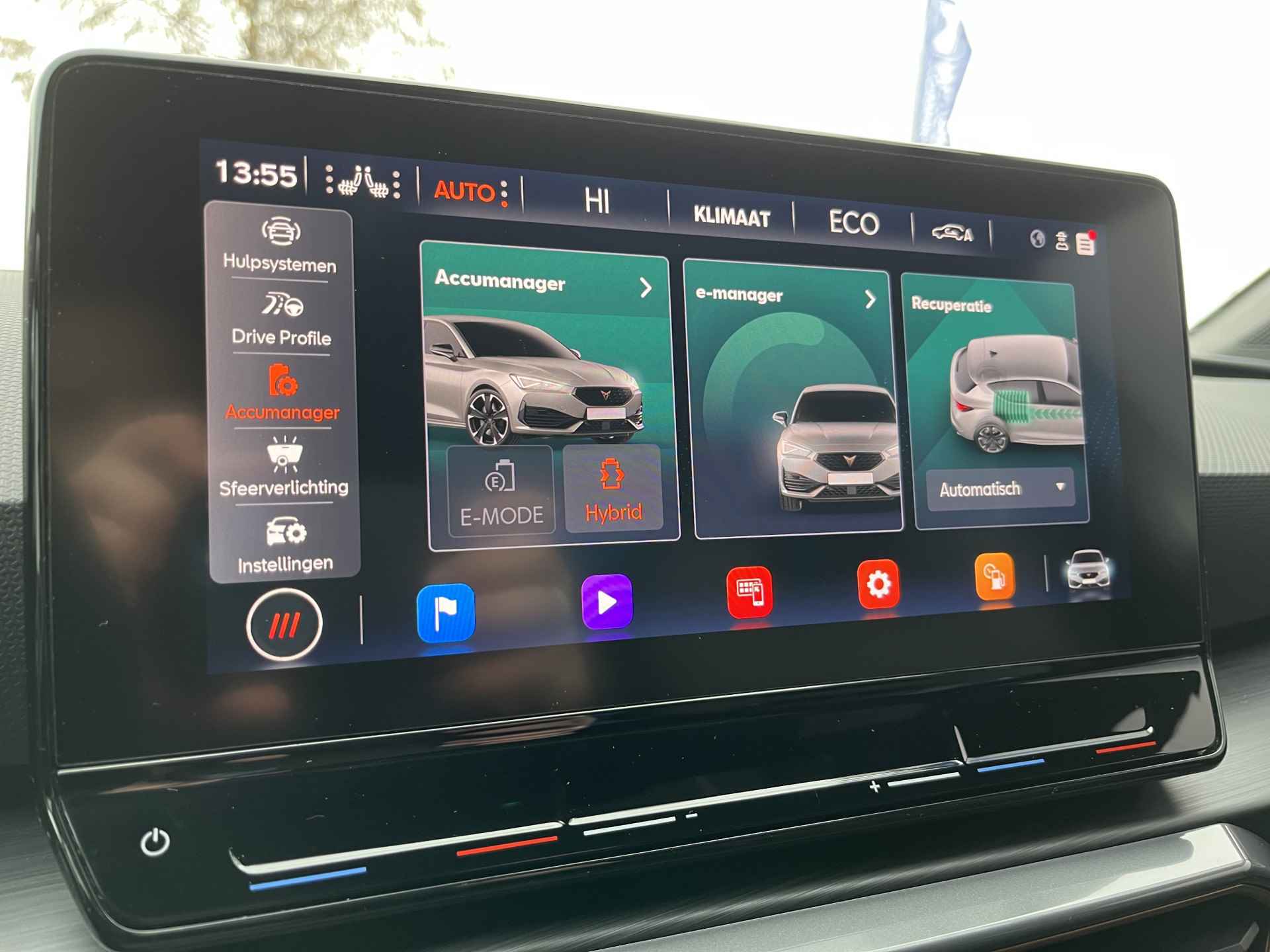 CUPRA Leon 1.4 e-Hybrid VZ Performance / AUTOMAAT/ PANO/ NAVI/ FULL-LINK/ MATRIX/ ELEKTR. STOEL/ CAMERA/ STOEL-STUURVERWARM./ TREKHAAK/ DAB/ VIRTUAL COCKPIT/ CRUISE/ 19'' LMV - 24/44