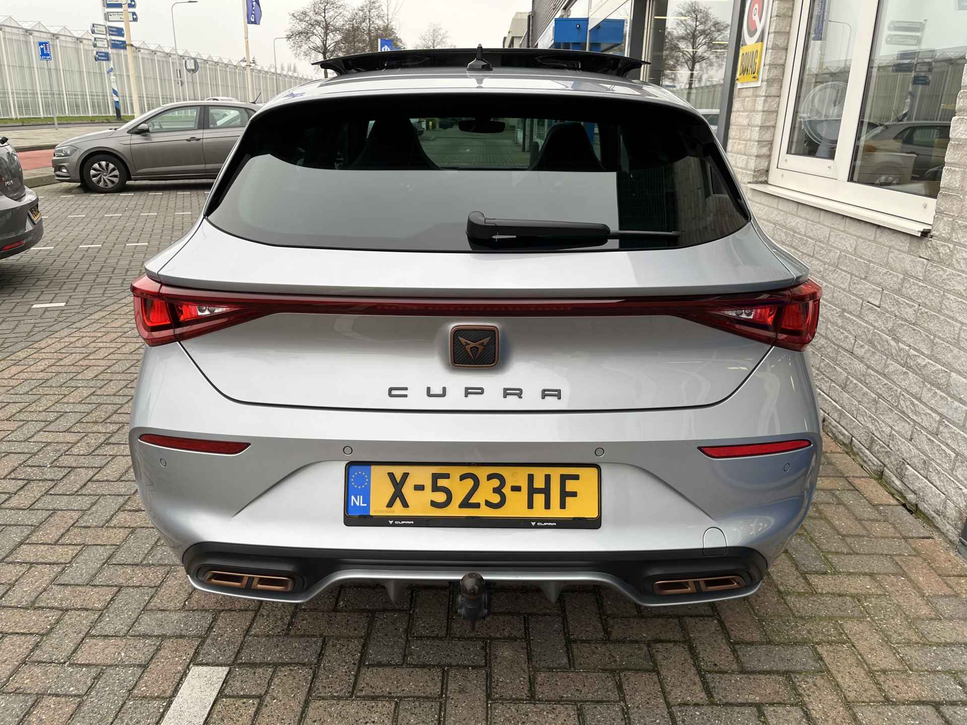 CUPRA Leon 1.4 e-Hybrid VZ Performance / AUTOMAAT/ PANO/ NAVI/ FULL-LINK/ MATRIX/ ELEKTR. STOEL/ CAMERA/ STOEL-STUURVERWARM./ TREKHAAK/ DAB/ VIRTUAL COCKPIT/ CRUISE/ 19'' LMV - 36/44