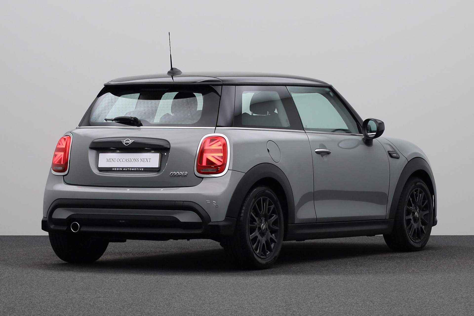 MINI 3-deurs 1.5 Cooper Camden Edition | Elektrisch inklapbare buitenspiegels | Leder sportstuurwiel | Sportstoelen | - 2/24