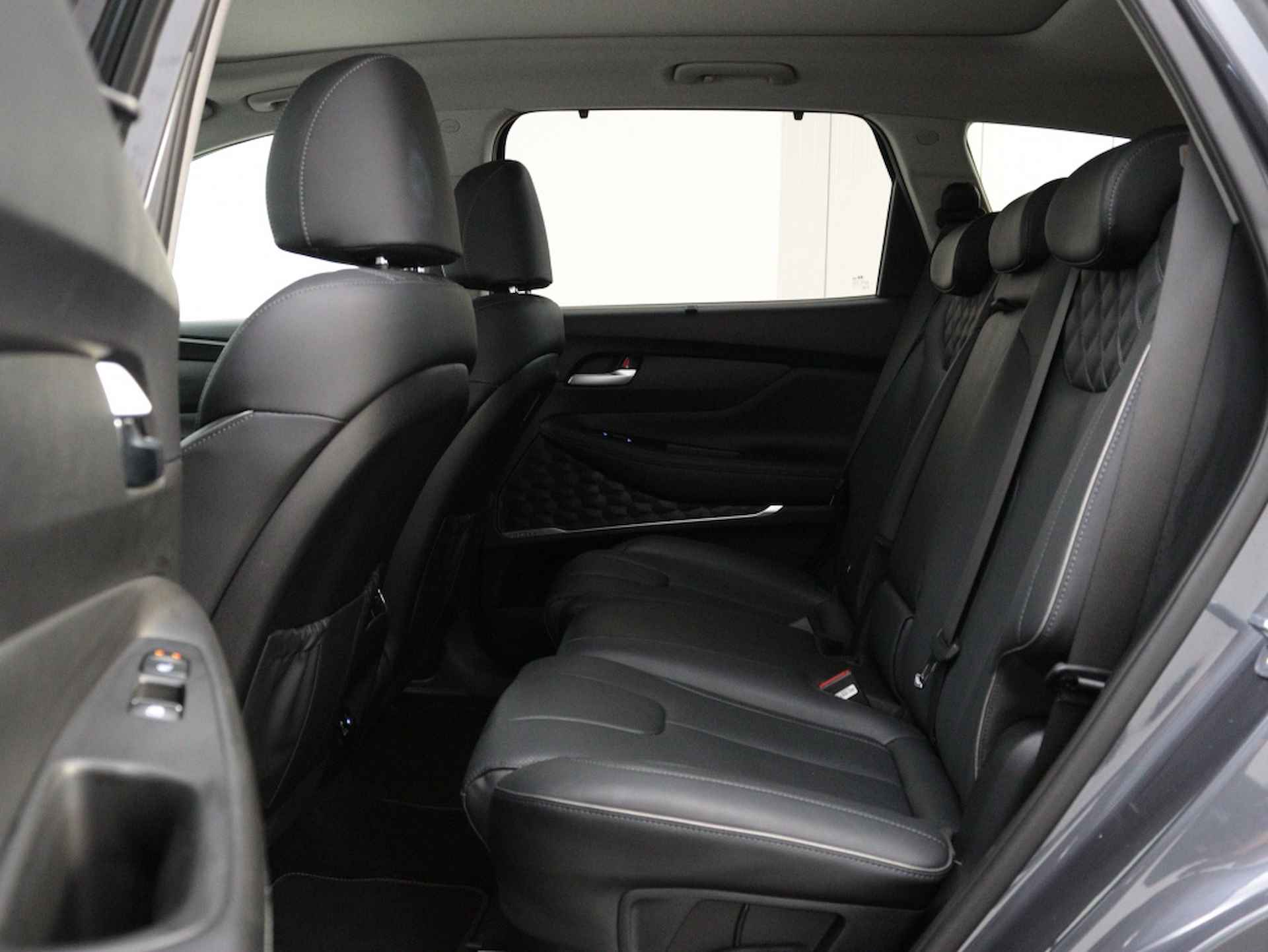Hyundai Santa Fe 1.6 T-GDI HEV PrSk7p | 360 Camera | Panorama dak | Carplay | Tre - 16/59