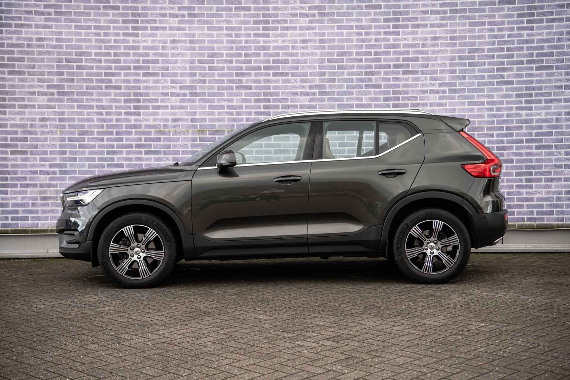 Volvo XC40 2.0 T4 AWD Inscription | Power Seats | Sensoren voor + achter | 360 graden camera | Adaptieve Cruise Control | Sensus Navigatie | - 6/37