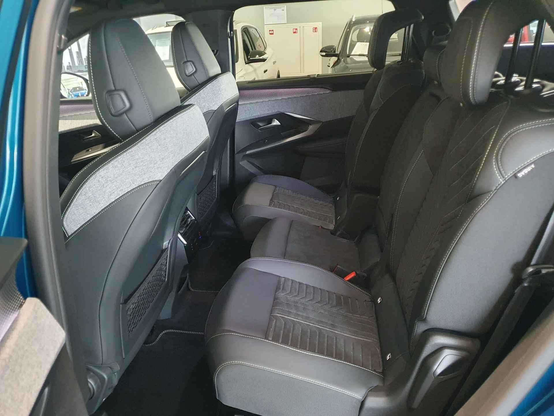 Peugeot e-5008 GT Avantage 73 kWh | Alcantara bekleding | Elektrisch verstelbare stoelen/massage functie | Stoelverwarming| Adaptieve Cruise Control | 360 Camera | navigatie | warmtepomp | Apple Carplay/Android Auto - 31/39