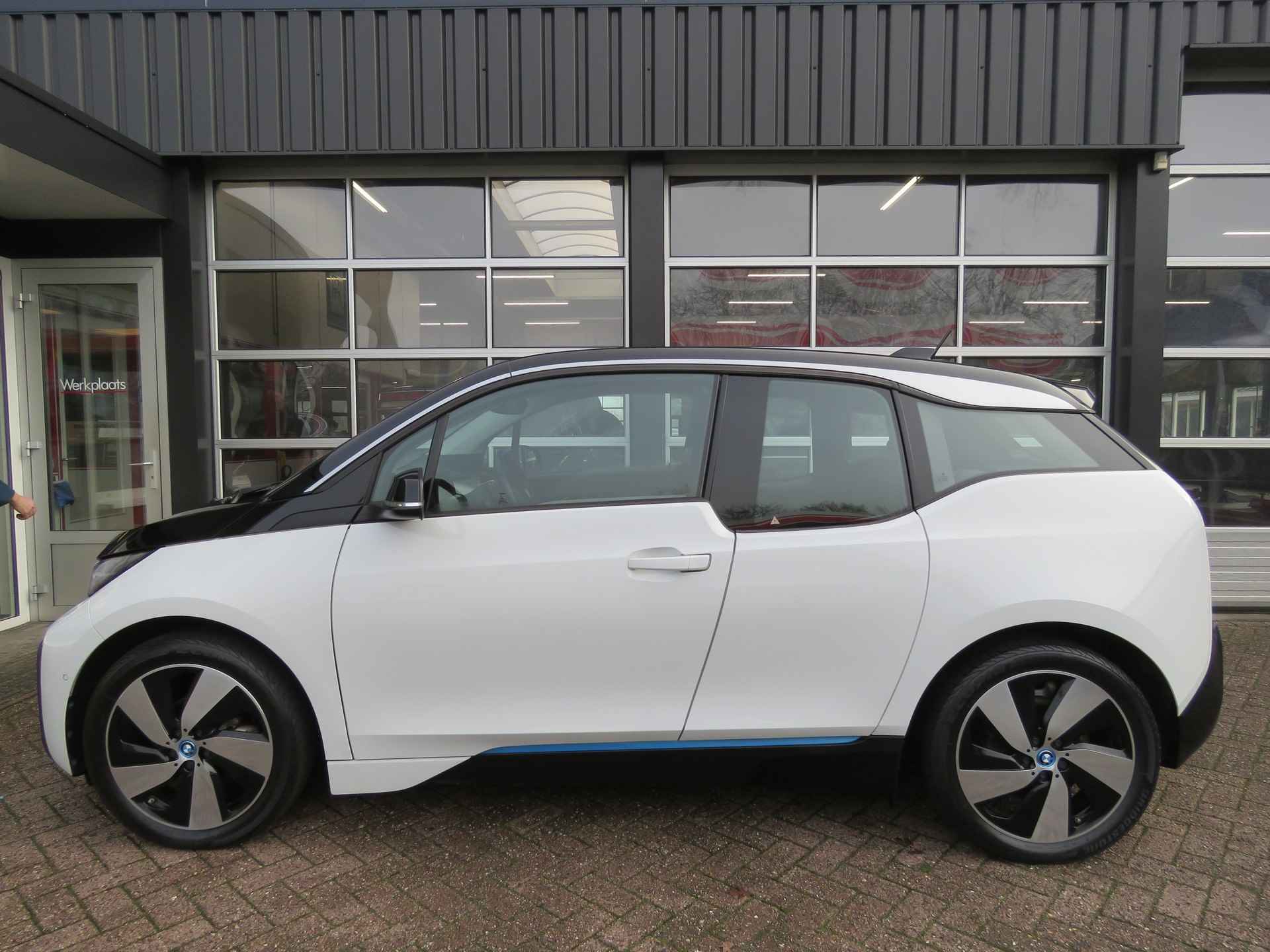 BMW i3 Basis 120Ah 42 kWh / Camera / Navi / 19 Inch / BOVAG garantie - 3/47