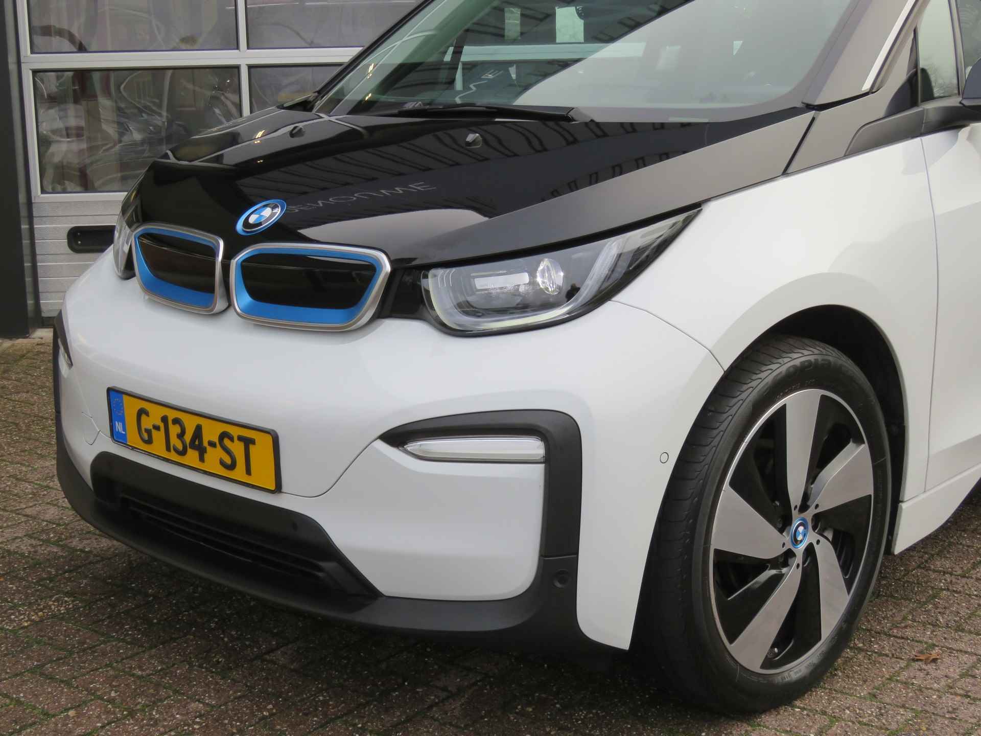 BMW i3 Basis 120Ah 42 kWh / Camera / Navi / 19 Inch / BOVAG garantie - 4/47