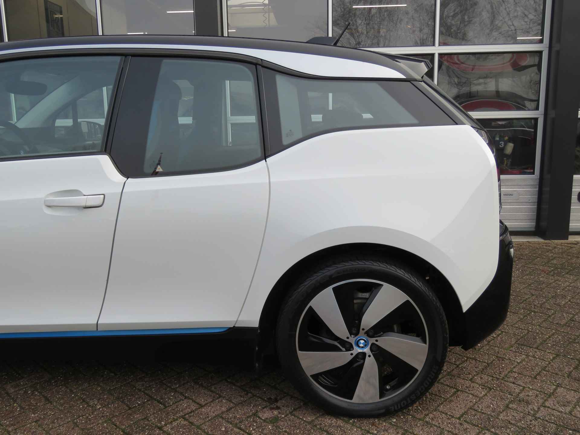 BMW i3 Basis 120Ah 42 kWh / Camera / Navi / 19 Inch / BOVAG garantie - 21/47