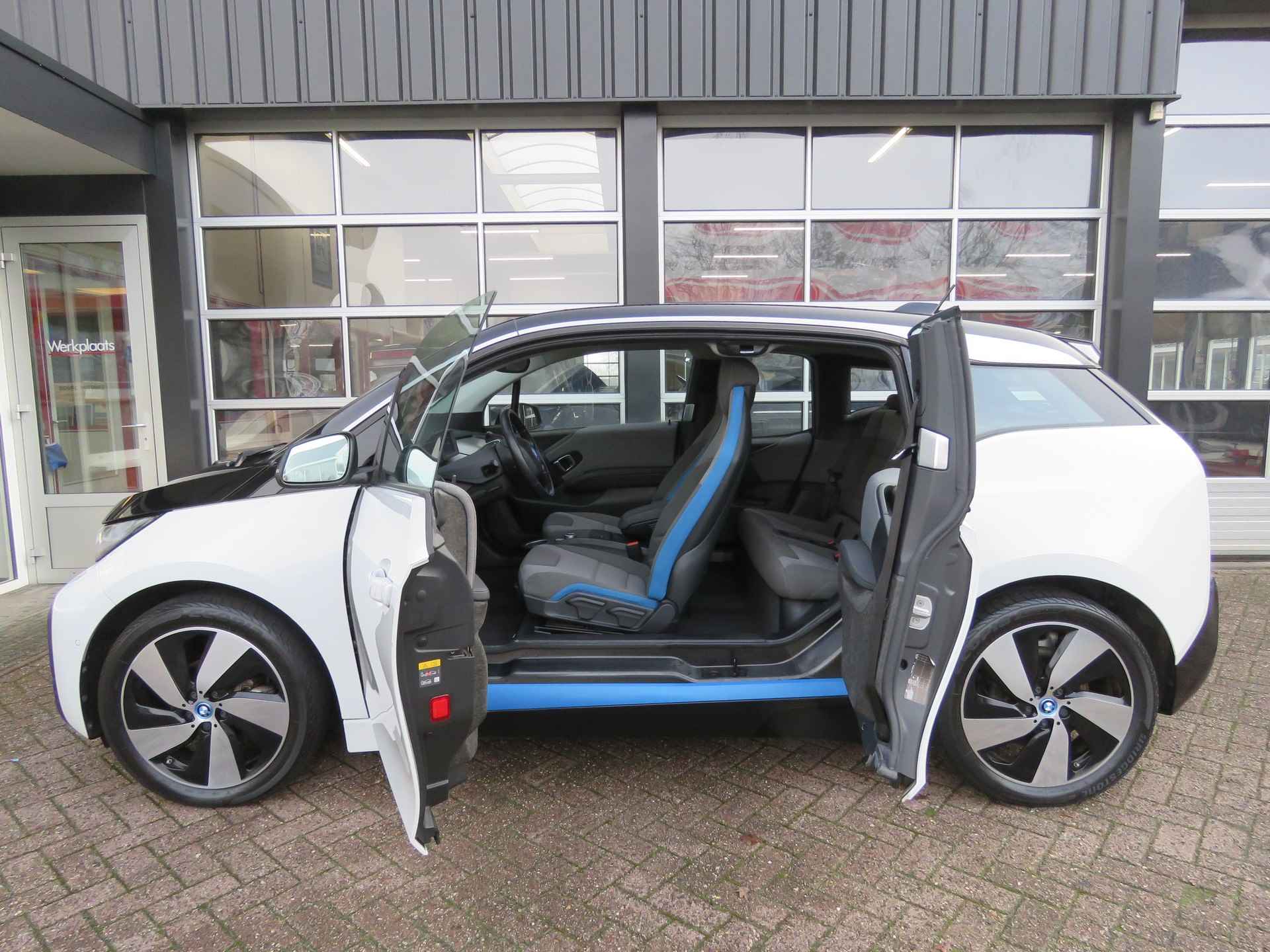 BMW i3 Basis 120Ah 42 kWh / Camera / Navi / 19 Inch / BOVAG garantie - 25/47