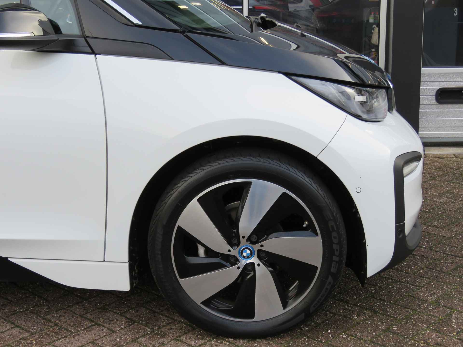 BMW i3 Basis 120Ah 42 kWh / Camera / Navi / 19 Inch / BOVAG garantie - 45/47