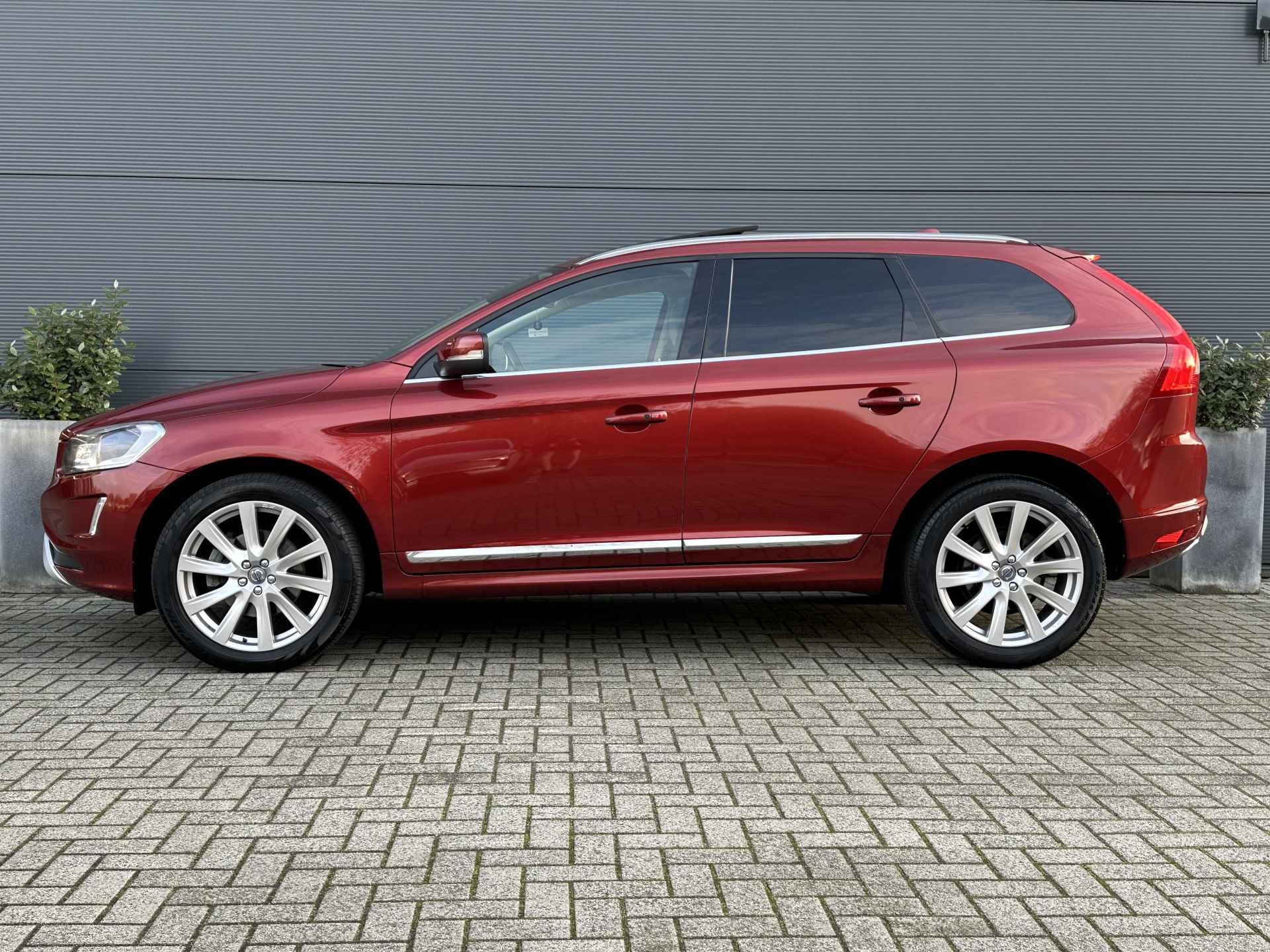 Volvo XC60 2.4 D4 AWD Summum | 5-Cilinder | Standkachel | Stuurverwarming | Panoramadak | Trekhaak | - 2/35