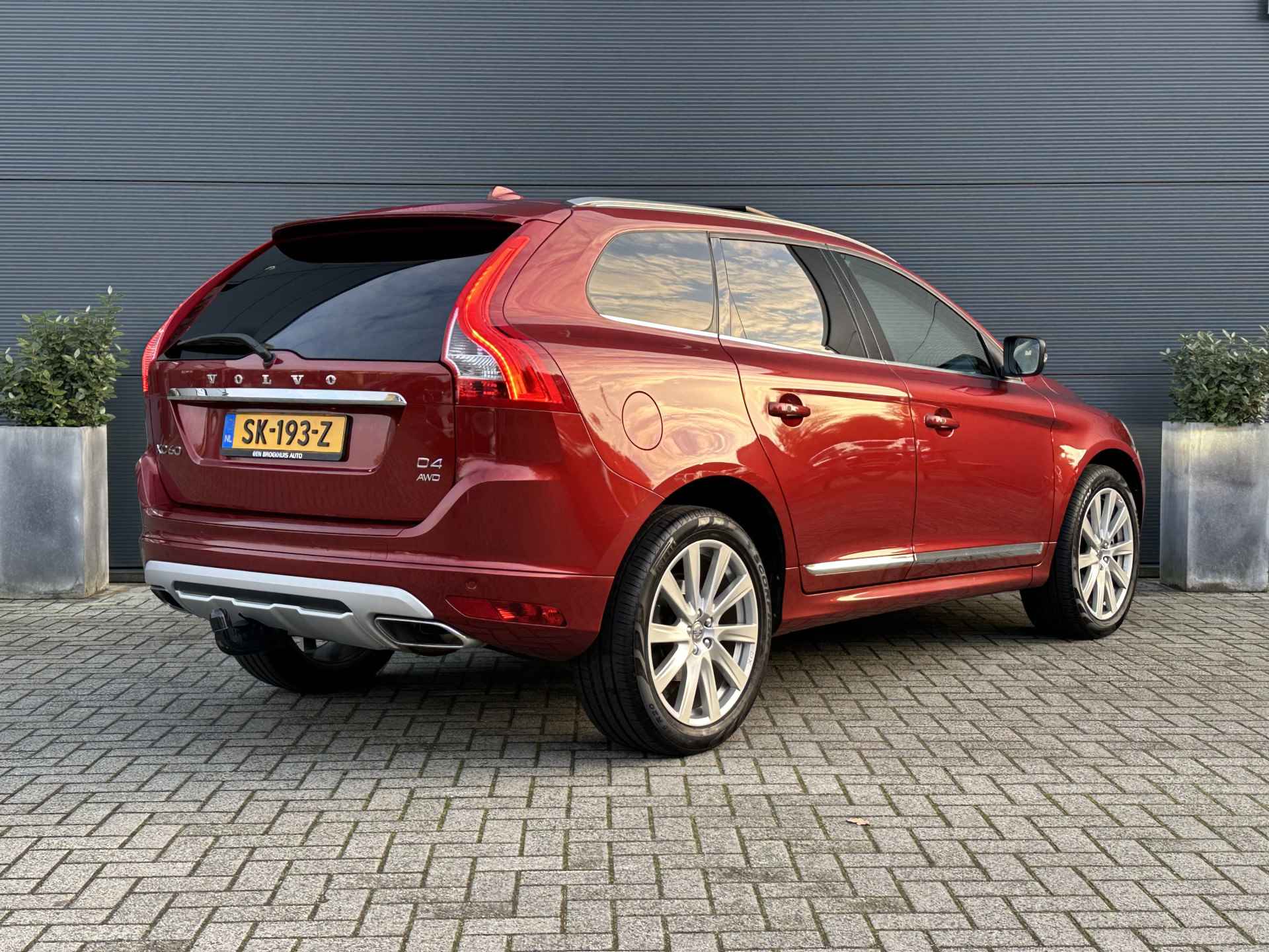 Volvo XC60 2.4 D4 AWD Summum | 5-Cilinder | Standkachel | Stuurverwarming | Panoramadak | Trekhaak | - 3/35