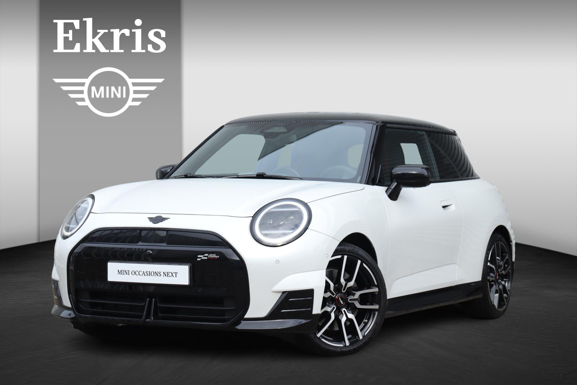 MINI 3-deurs Cooper E | John Cooper Works + Pakket XL + Panodak + Head-Up + Driving Assistant Plus + Harman Kardon + Elektr. Stoelen + 18'' LMV