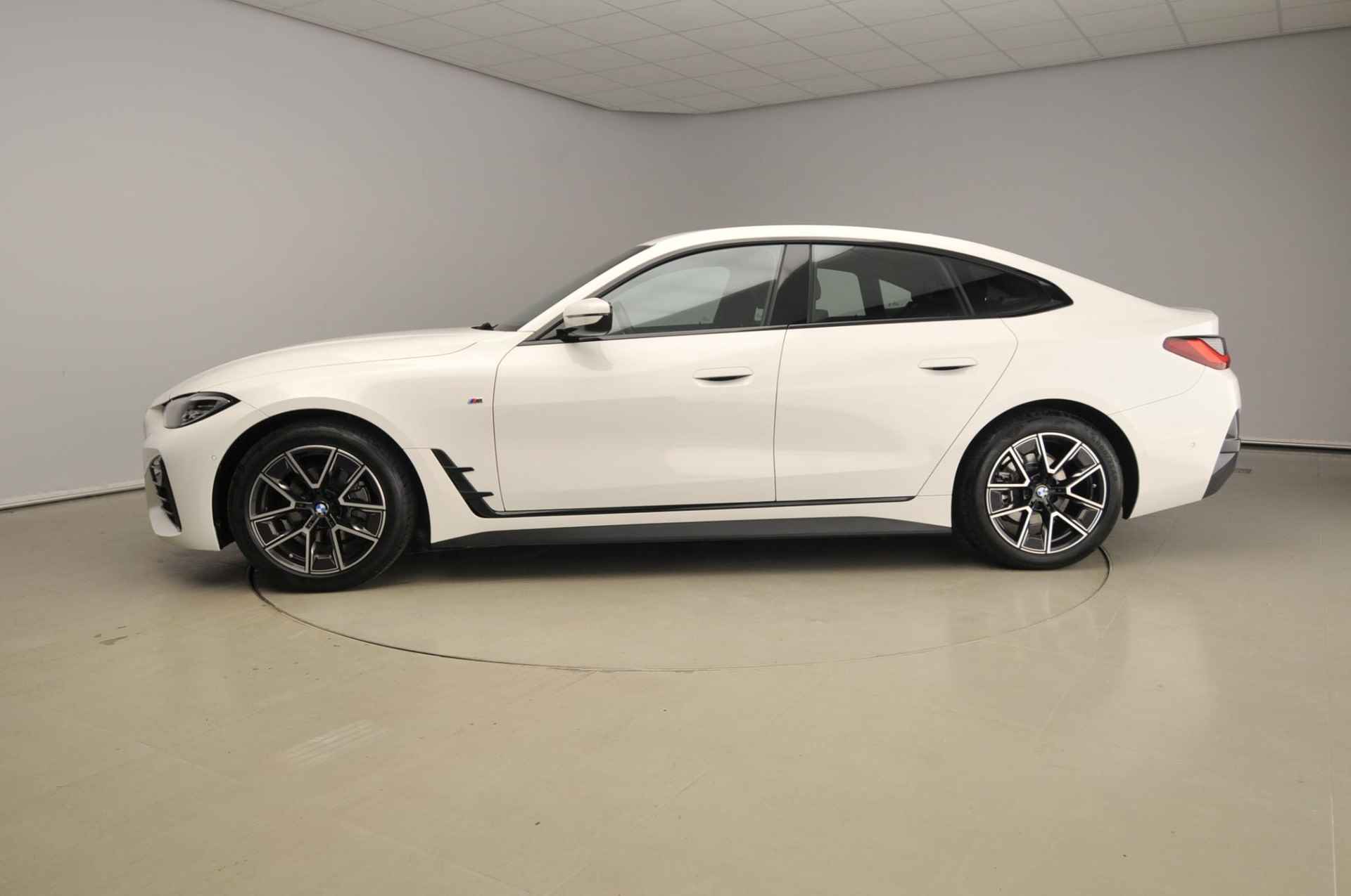 BMW 4 Serie Gran Coupe 420i | M-Sportpakket | LED | Leder | HUD | Sportstoelen | Stoelverwarming | DAB | Hifi speakers | Alu 18 inch - 3/46