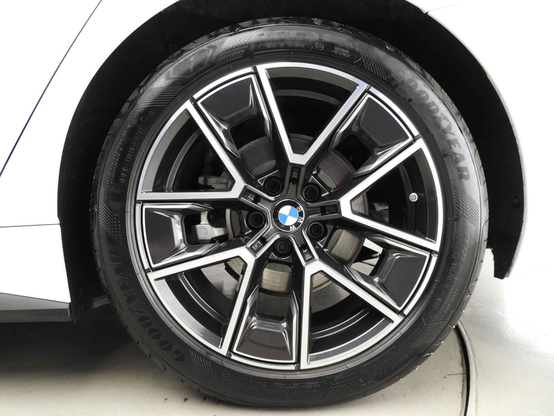 BMW 4 Serie Gran Coupe 420i | M-Sportpakket | LED | Leder | HUD | Sportstoelen | Stoelverwarming | DAB | Hifi speakers | Alu 18 inch - 45/46