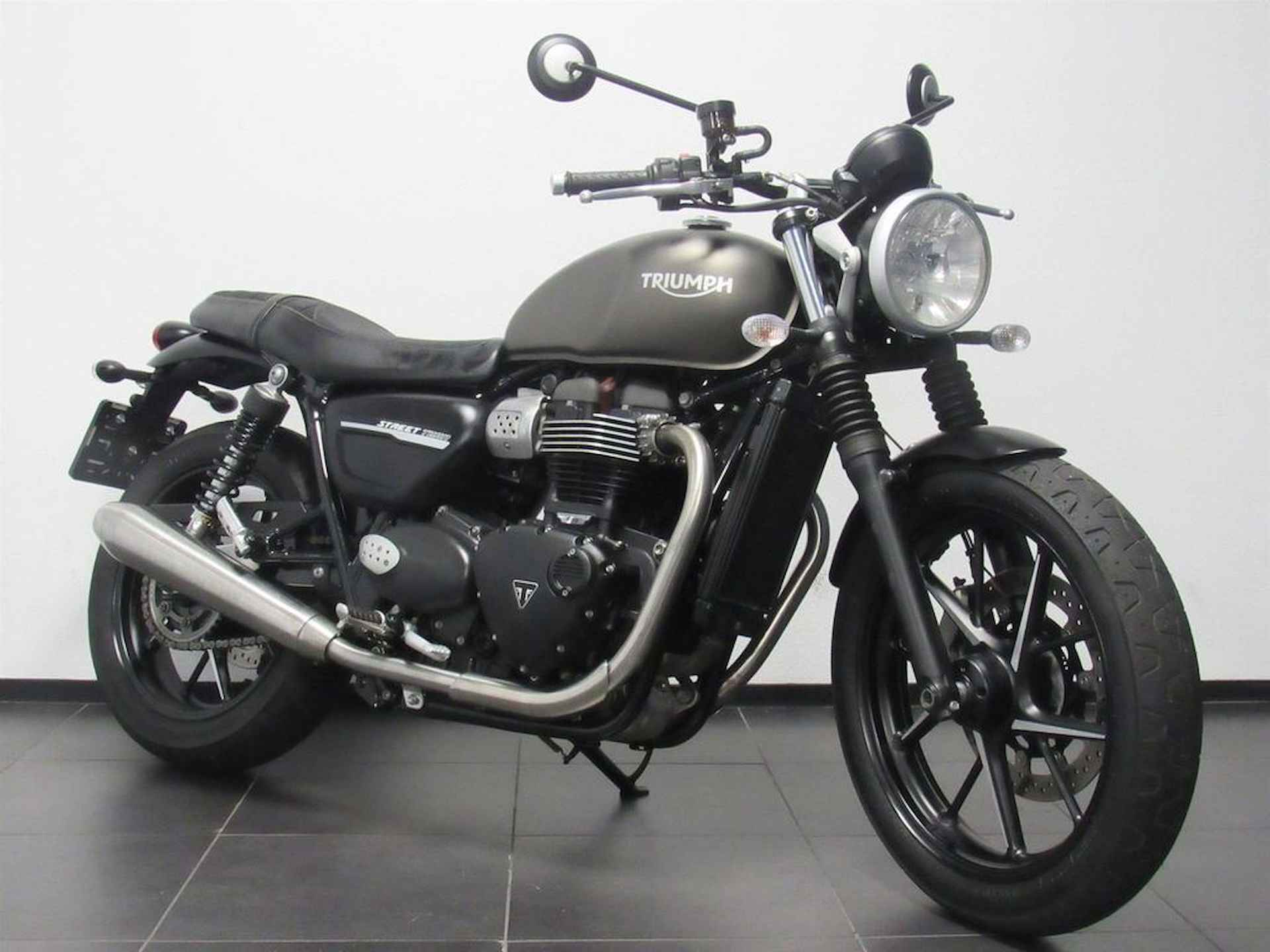 Triumph STREET TWIN - 2/6