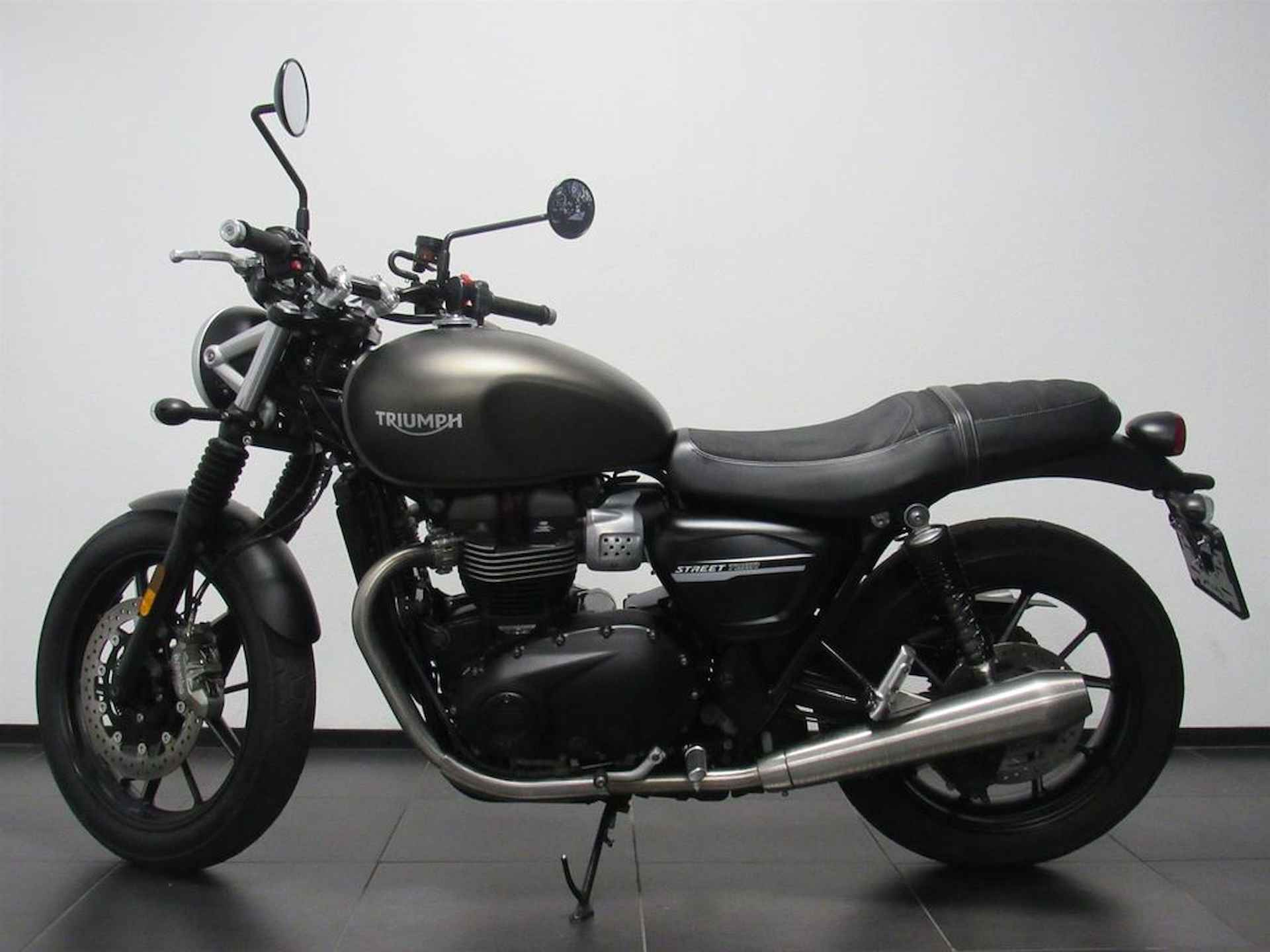 Triumph STREET TWIN - 4/6