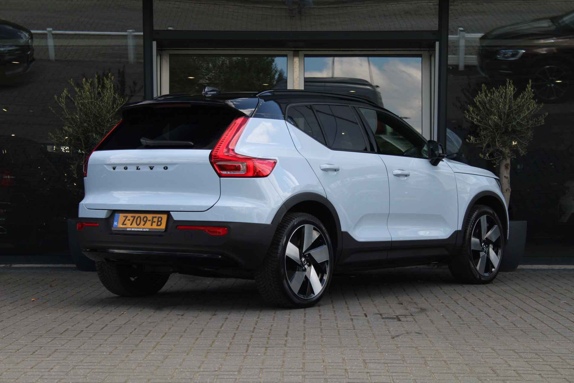 Volvo XC40 Single Motor Extended Range Ultimate | Harman/Kardon | 360° Camera | 20" | Pixel Led | Panoramadak | Zwarte Logo's | € 2.000 sub - 2/42