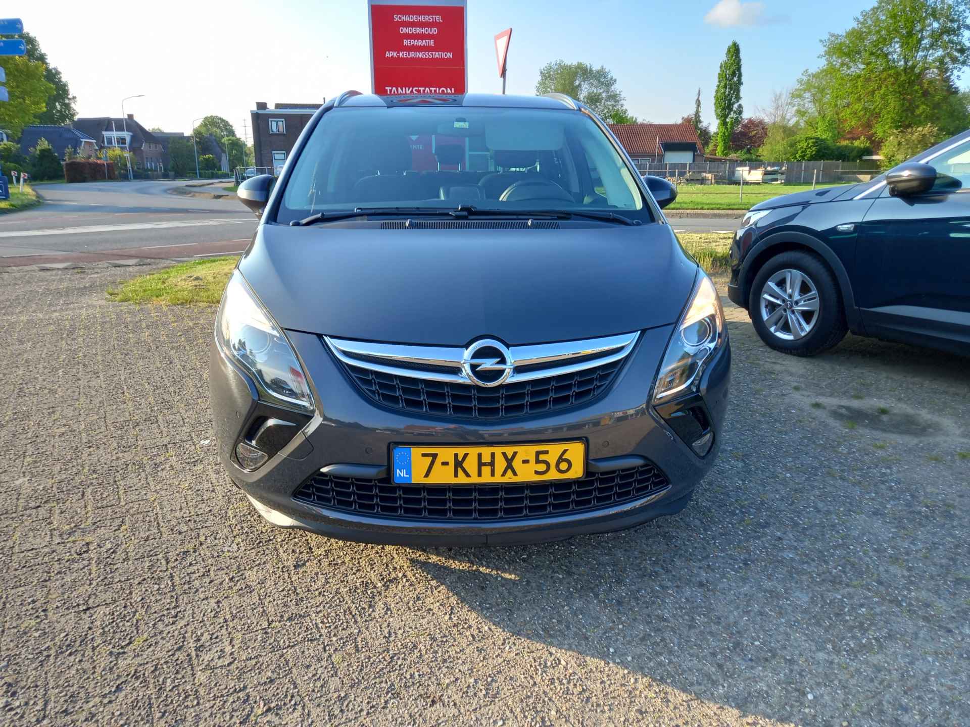 Opel Zafira Tourer 1.4 Design Edition 7p. Navigatie, Cruise Ctrl, ECC, Parkeersensoren V-A, Trekhaak , 7 persoons uitvoering PRIJS RIJKLAAR - 10/26