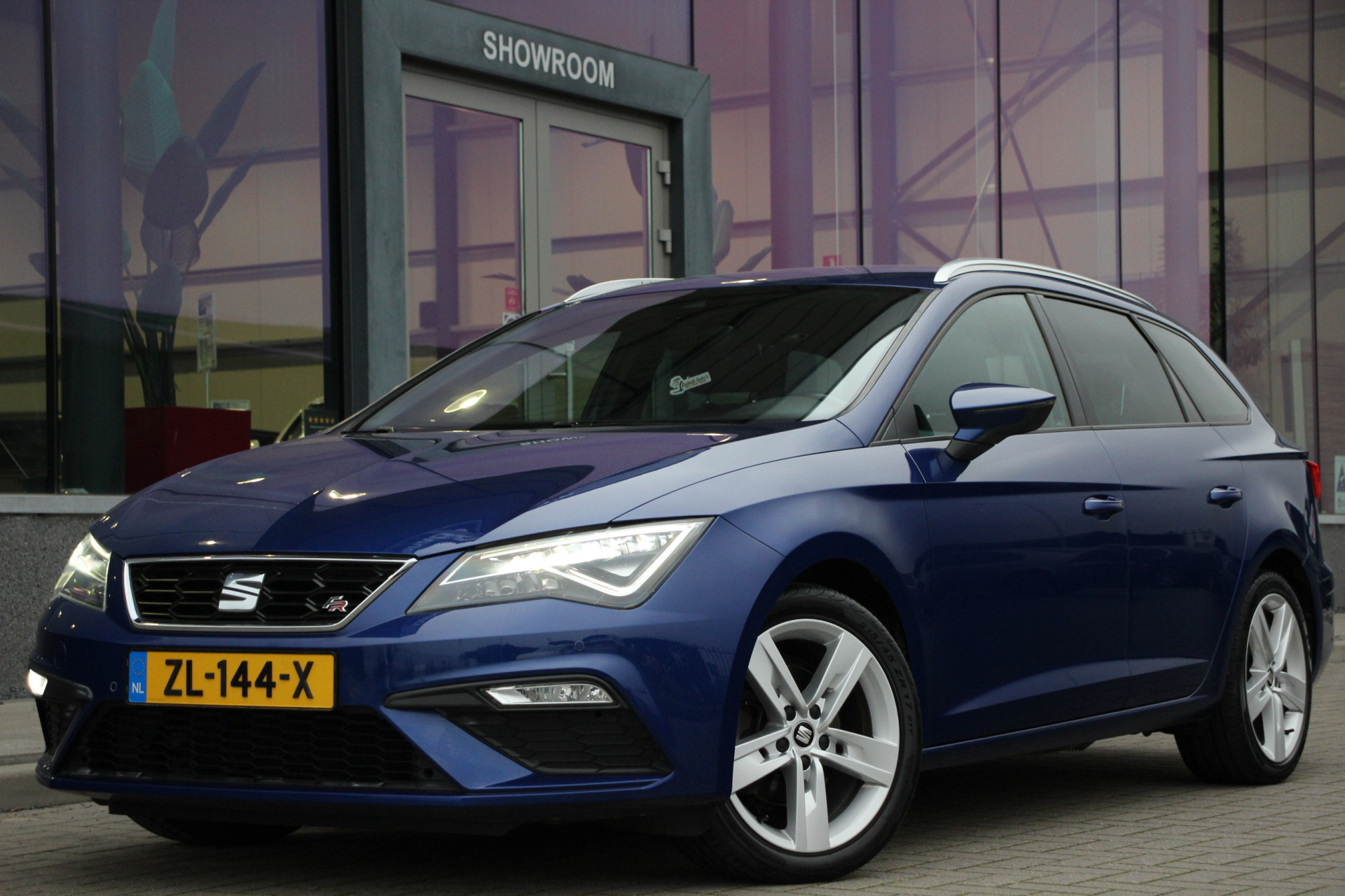 SEAT León ST 1.5 TSI FR Business Intense | Matrix Led | App Connect | Camera | Sfeerverichting