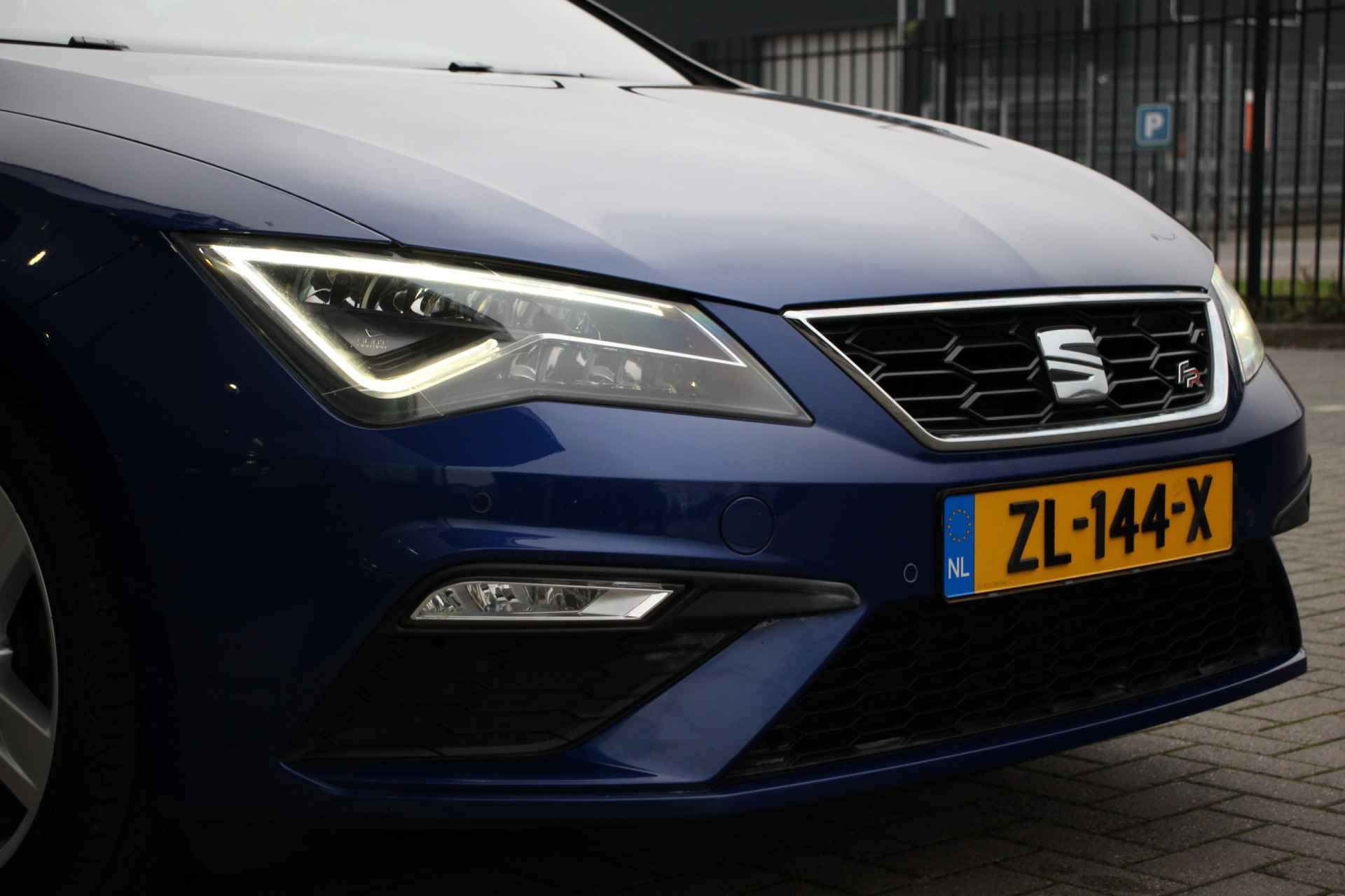 SEAT León ST 1.5 TSI FR Business Intense | Matrix Led | App Connect | Camera | Sfeerverichting - 8/34