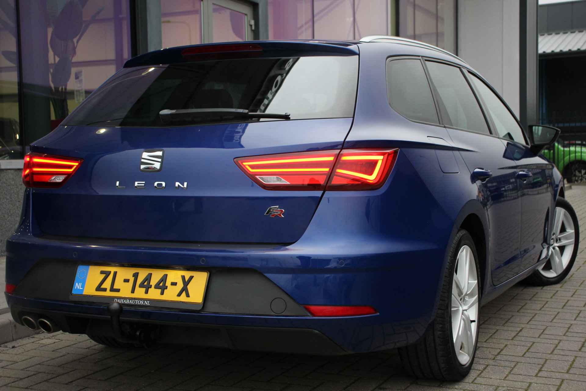 SEAT León ST 1.5 TSI FR Business Intense | Matrix Led | App Connect | Camera | Sfeerverichting - 12/34