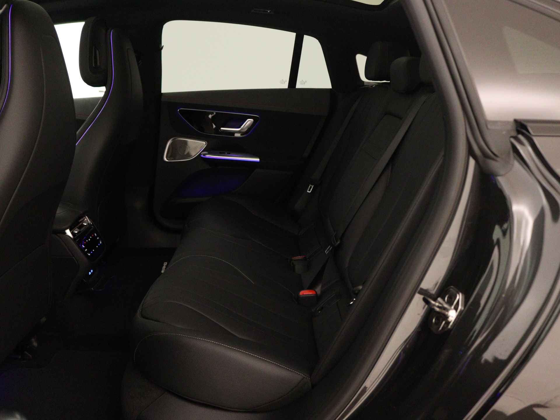 Mercedes-Benz EQE 350 AMG Line 91 kWh | Premium Pack | Nightpakket | Luchtvering | Verwarmd stuurwiel | Rijassistentiepakket plus | Burmester® 3D-Surround sound system | USB-pakket plus | - 21/42