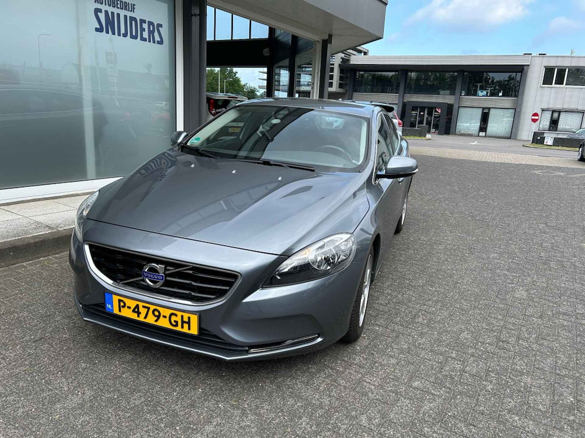 VOLVO V40 T2 1.6i 120PK Kinetic - 2/26