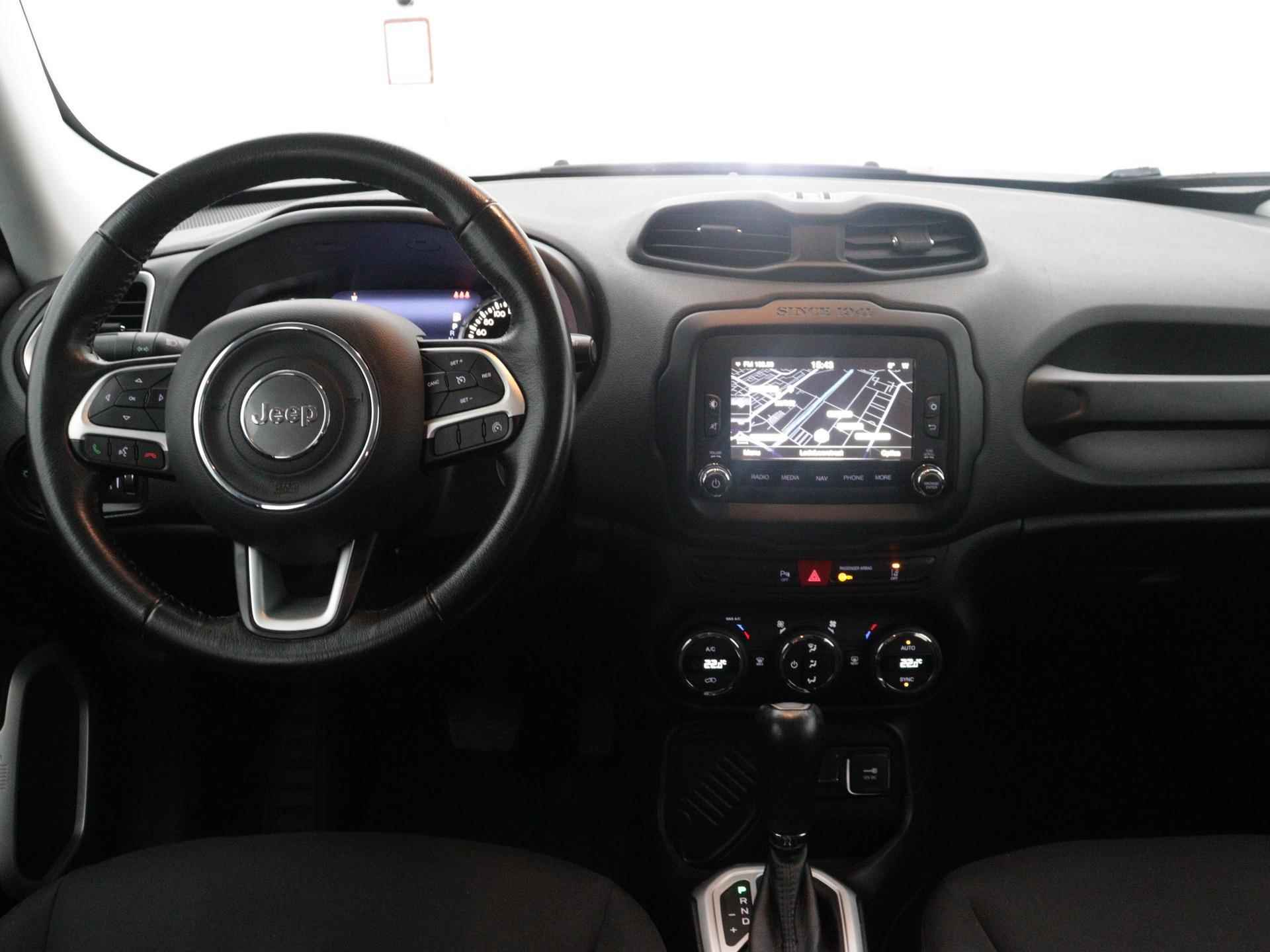 Jeep Renegade 1.4 MultiAir Limited | Navigatie | Climate control | Lichtmetalen velgen | Trekhaak | Parkeer sensoren | Parkeer camera - 4/17