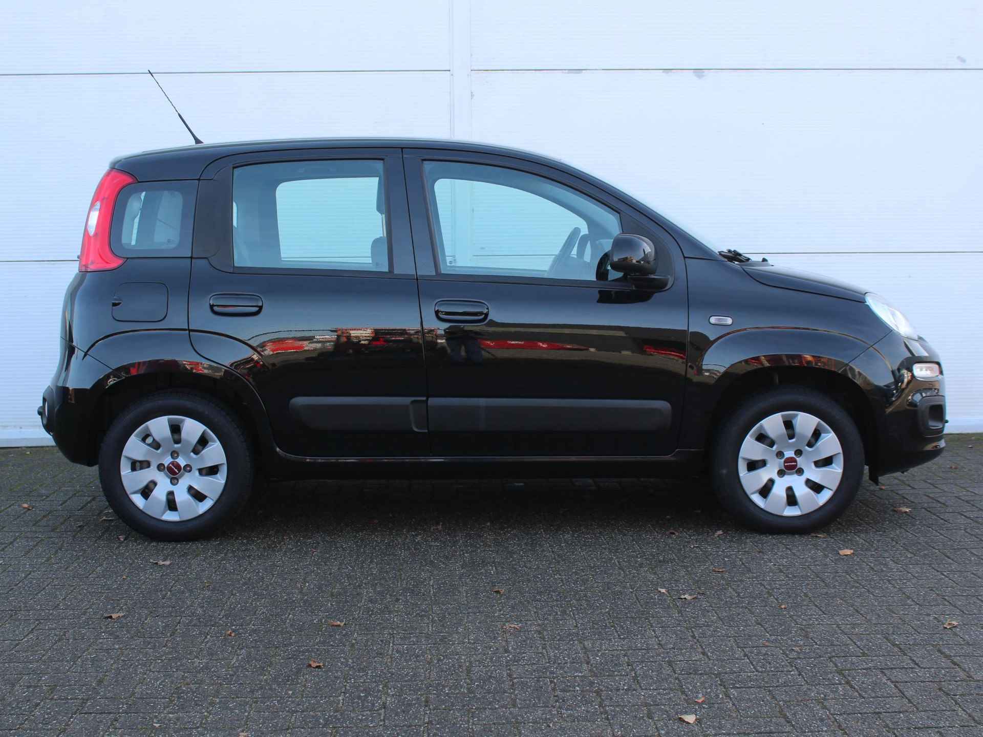 Fiat Panda 0.9 TwinAir Lounge / Airco / Bluetooth / Trekhaak (800 KG) / Radio-/USB / 5 Persoons / - 17/35