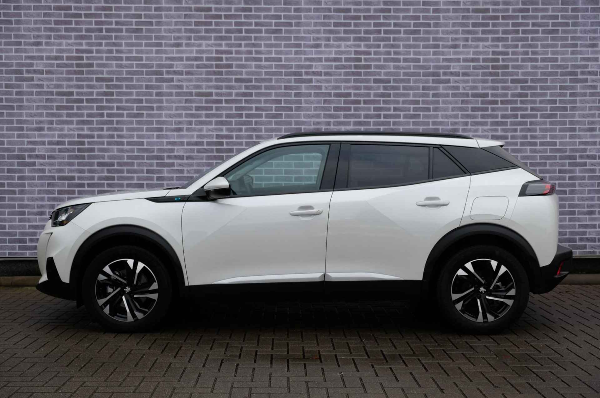 Peugeot 2008 EV Allure Pack 50 kWh | Adaptieve Cruise Control | 3 Fase lader | Lane Assist | Achteruitrijcamera | Apple Carplay / Android Auto | Half-Leer | LED koplampen | DAB+ radio | Licht- en regensensor | - 4/34