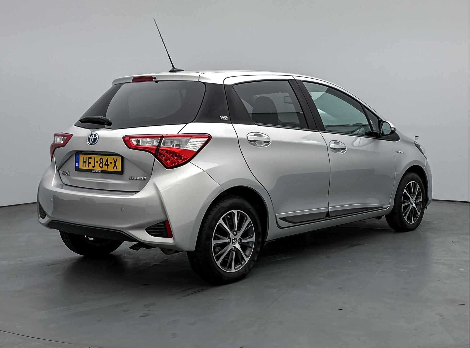 Toyota Yaris 1.5 Hybrid Dynamic Limited | Navigatie | Climate Control | LM Velgen | Parkeersensoren | - 20/52