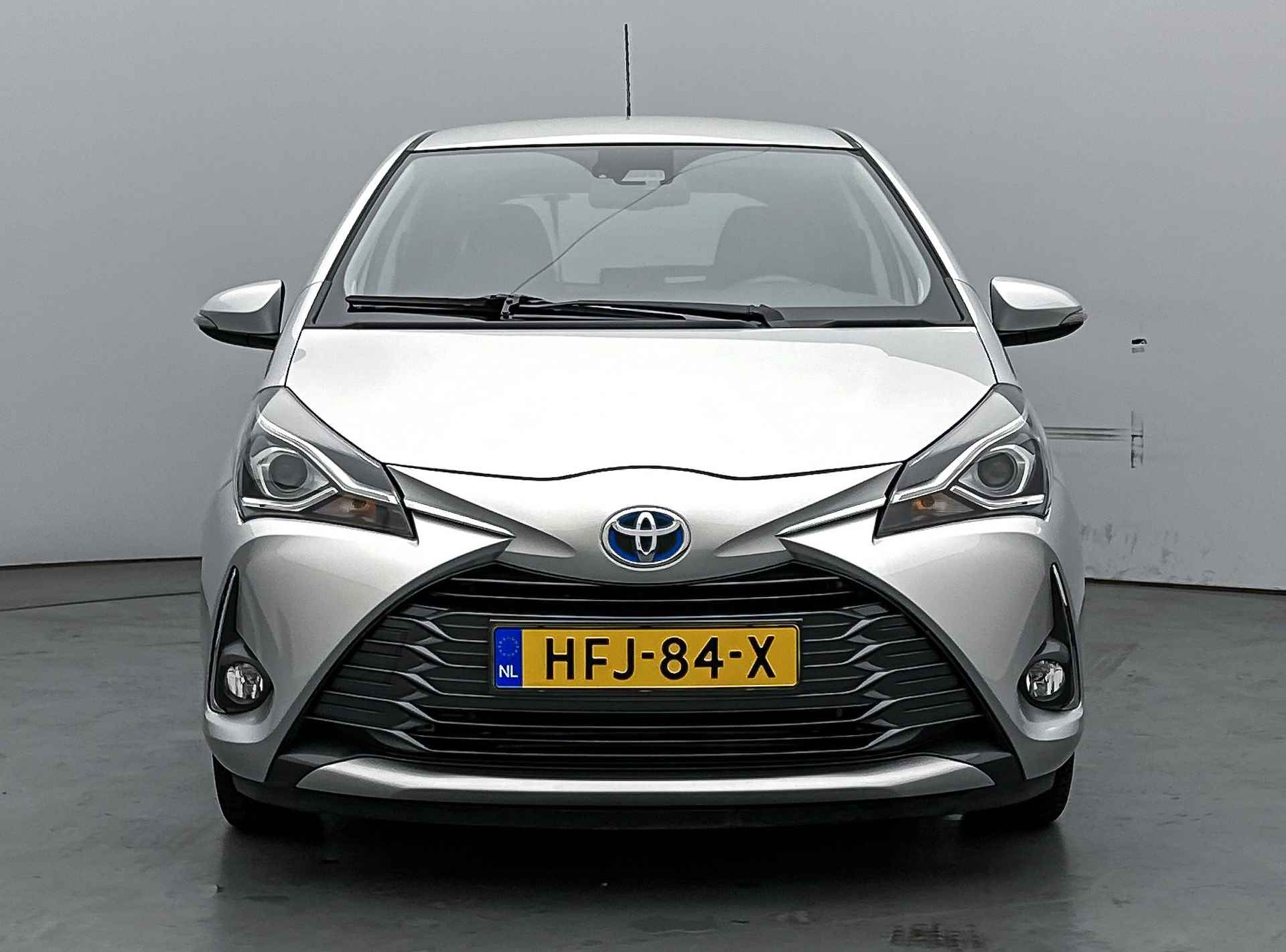 Toyota Yaris 1.5 Hybrid Dynamic Limited | Navigatie | Climate Control | LM Velgen | Parkeersensoren | - 38/52