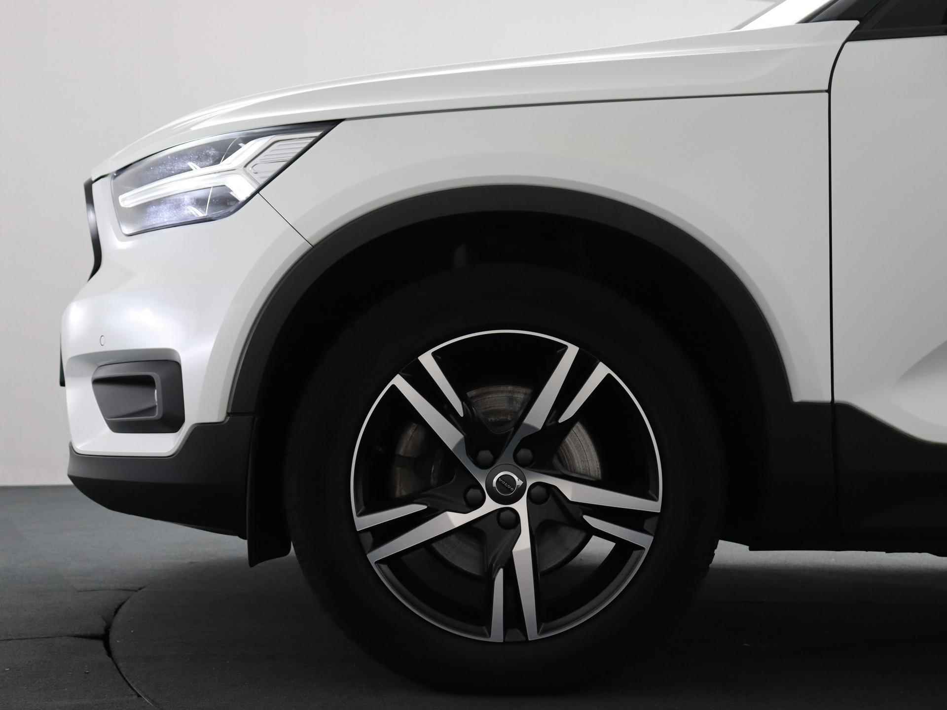 Volvo XC40 2.0 T4 R-Design Automaat | Panodak | ACC | Wegklapbare Trekhaak! - 14/42